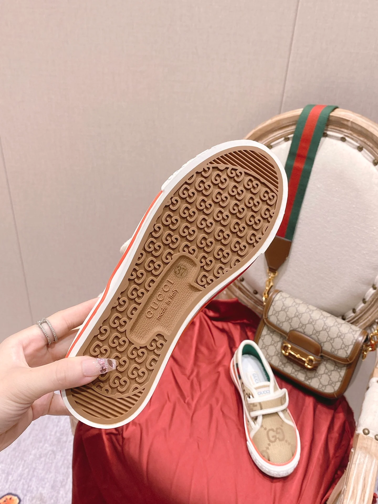 Классические лоферы Gucci 1977 года, парусиновые, на липучках, коричневые.