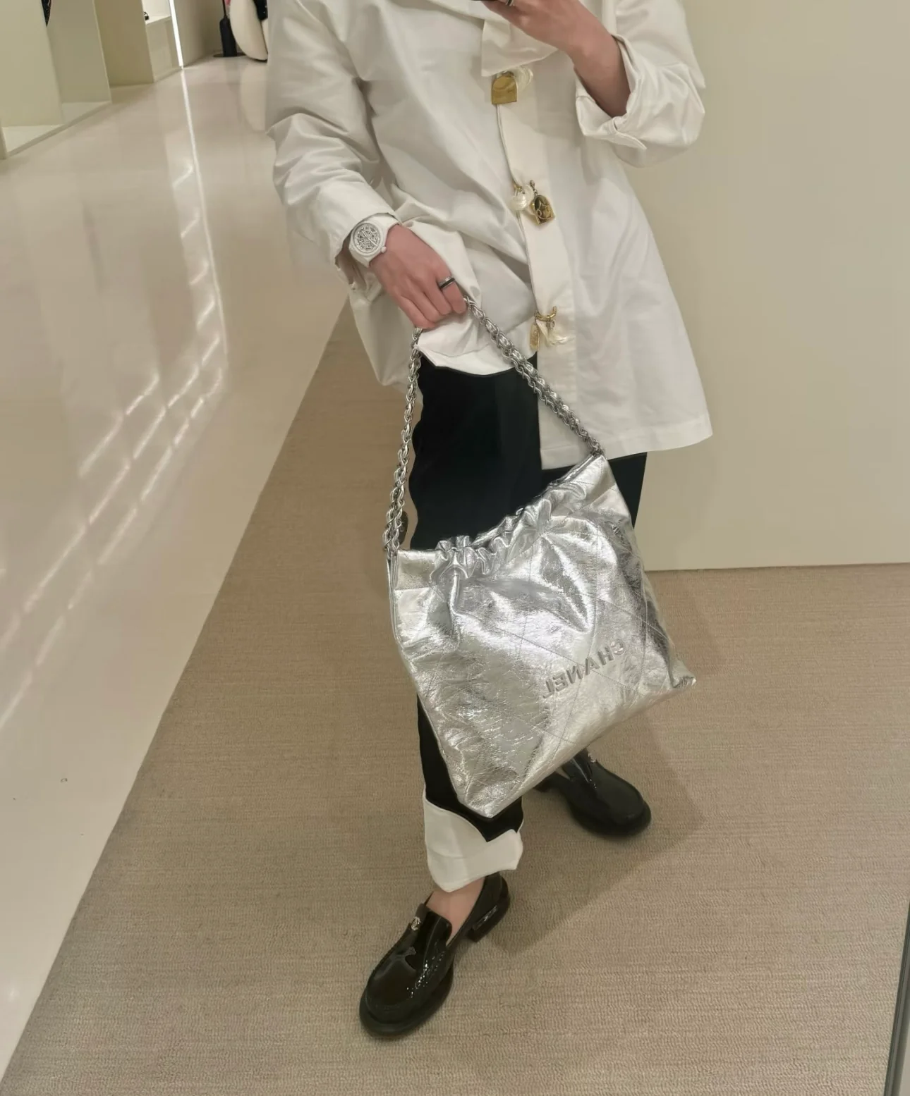 Мусорный мешок Chanel 25c из металлизированной кожи - серебристый