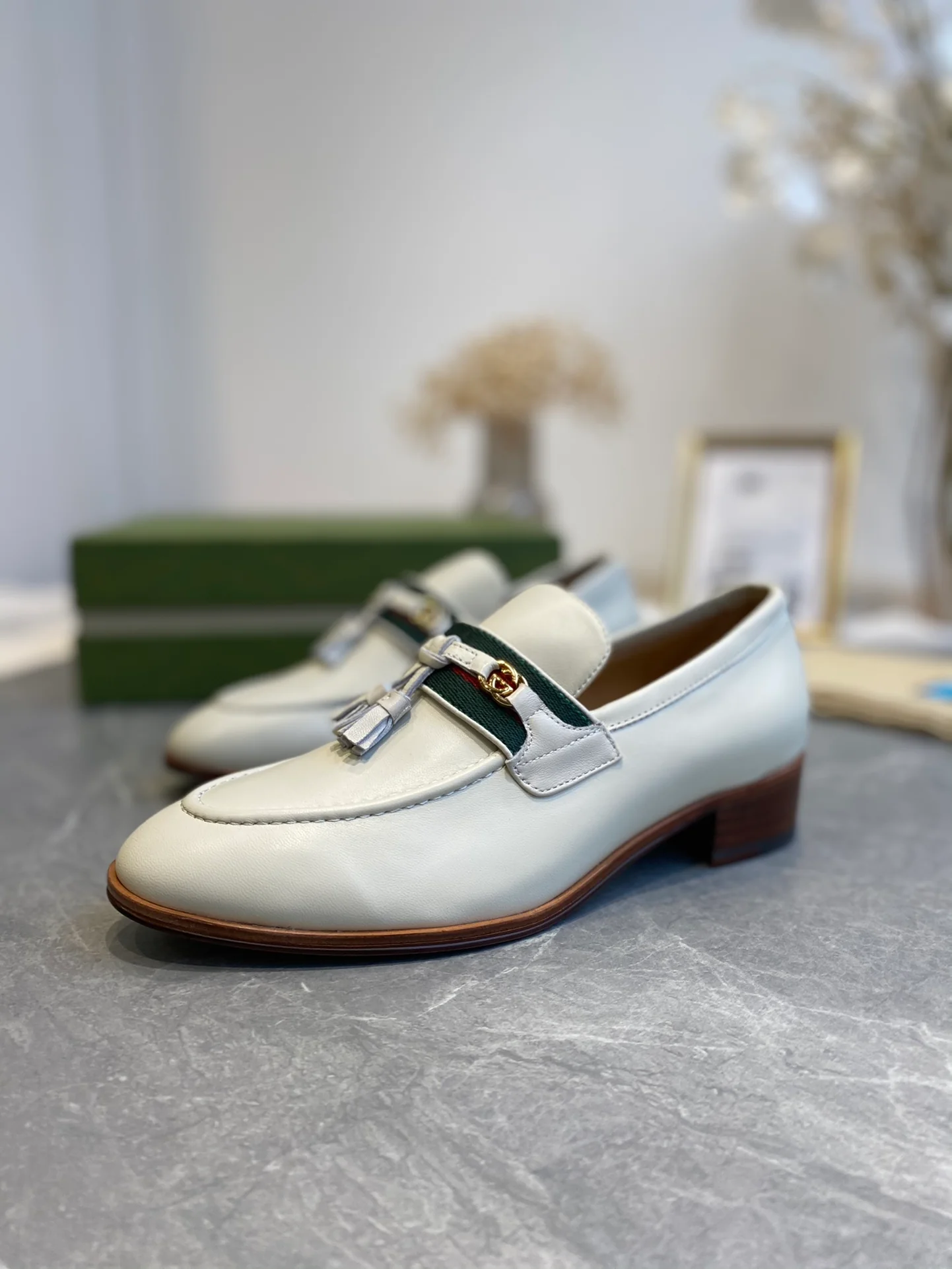 Лоферы Gucci с кисточками