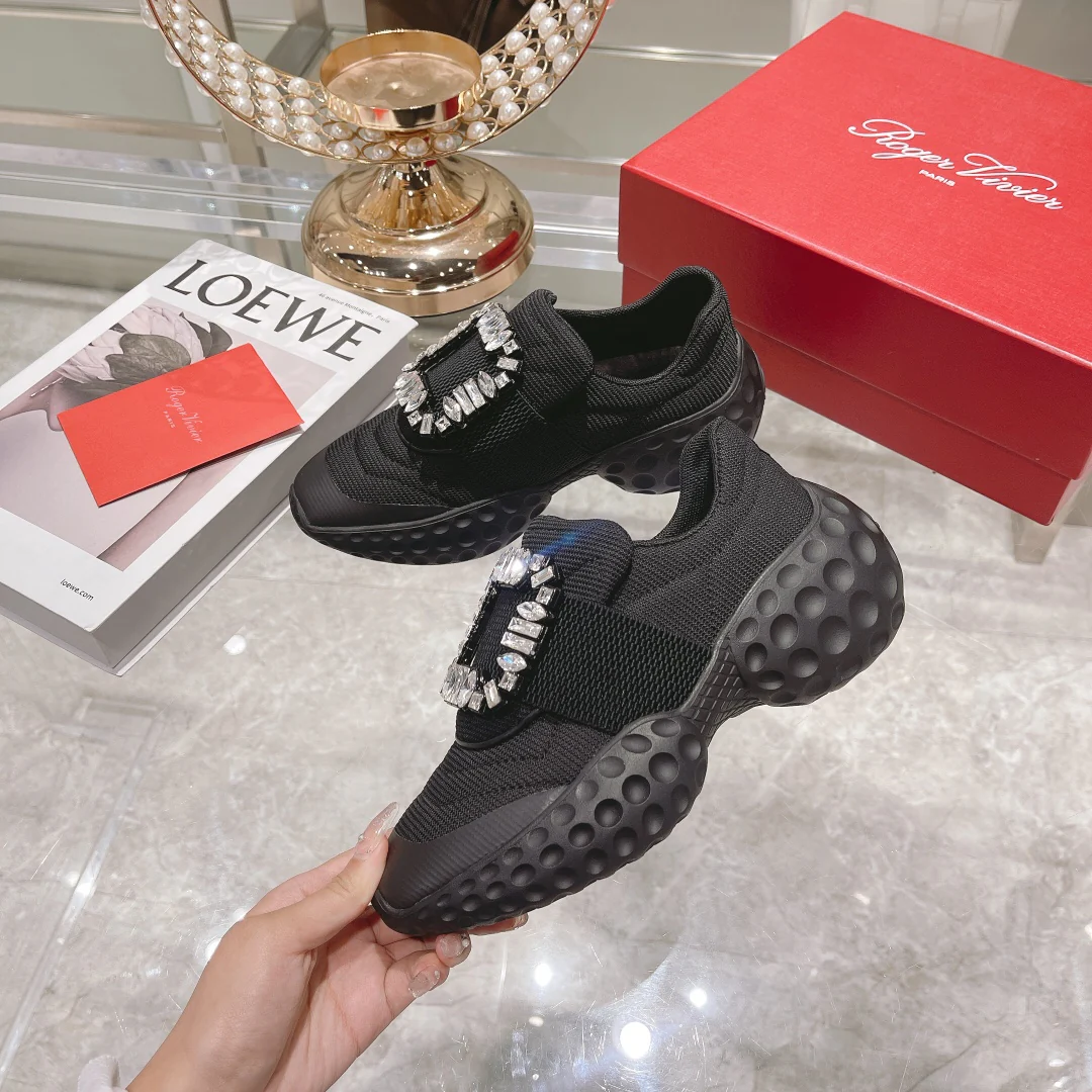 Кроссовки с пряжками и стразами - полностью черные