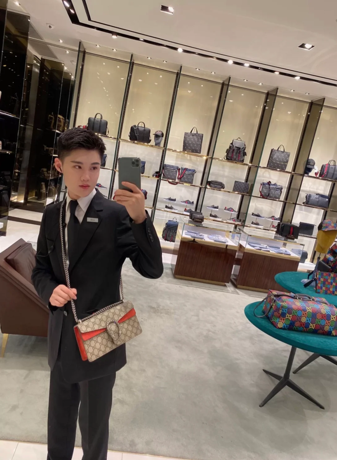 Вдохновение для образа с красной сумкой Dionysus от Gucci