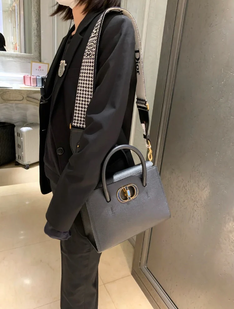 Средняя сумка Dior St-Honore - черная зернистая кожа