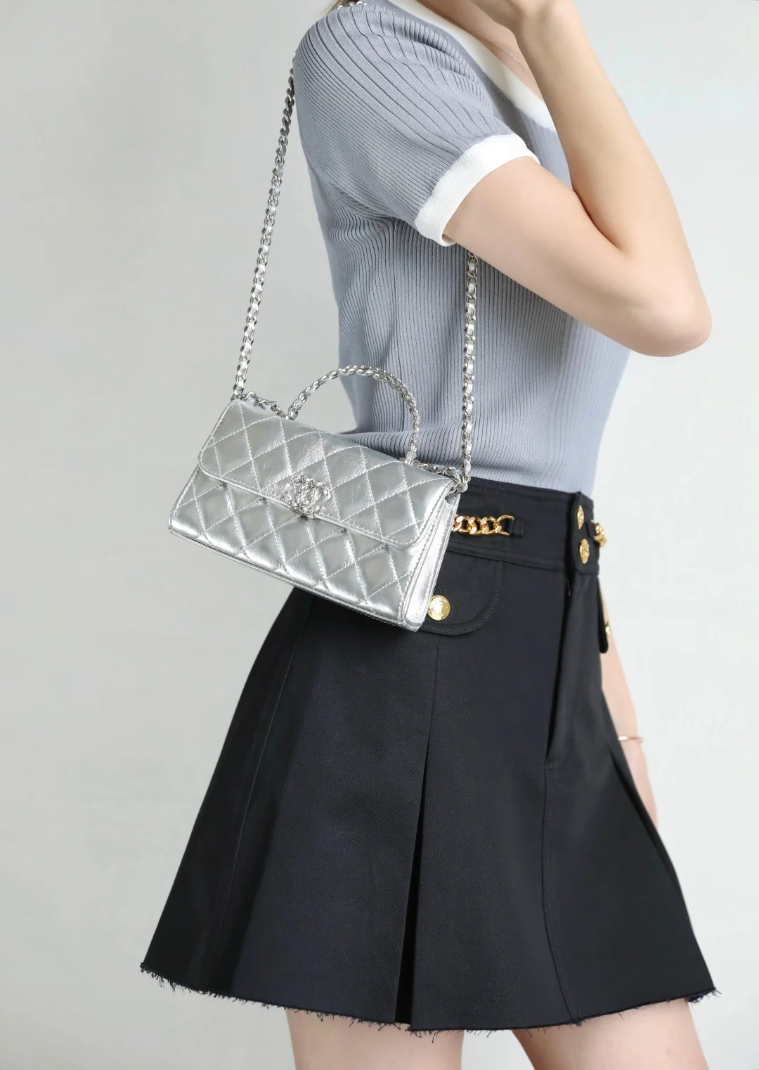 Chanel - ??? - Ручки через плечо - Металлический серебристый - Серебряная пряжка