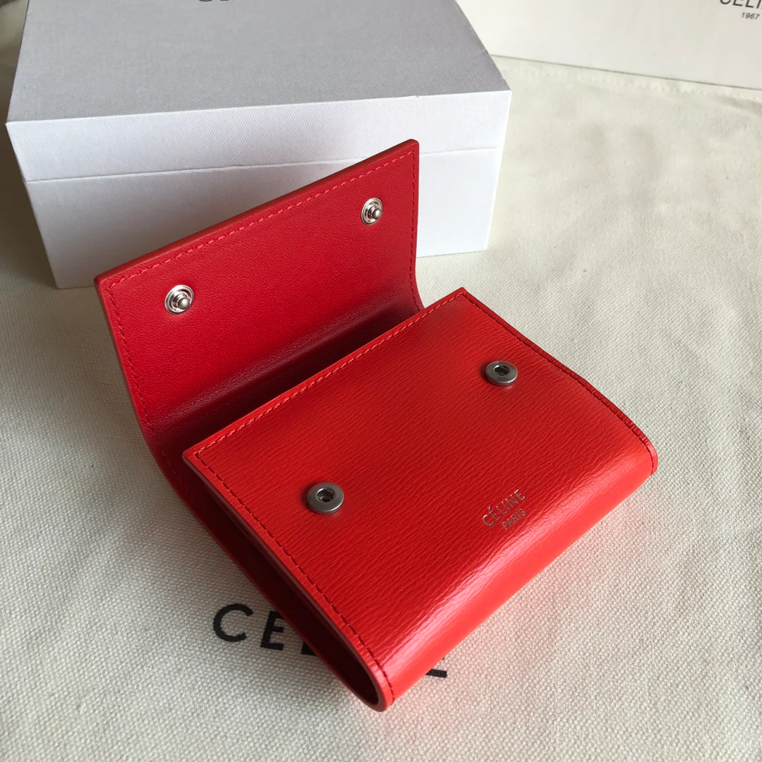 Короткий трехсекционный кошелек Celine с узором ?Красная рябь на воде?.