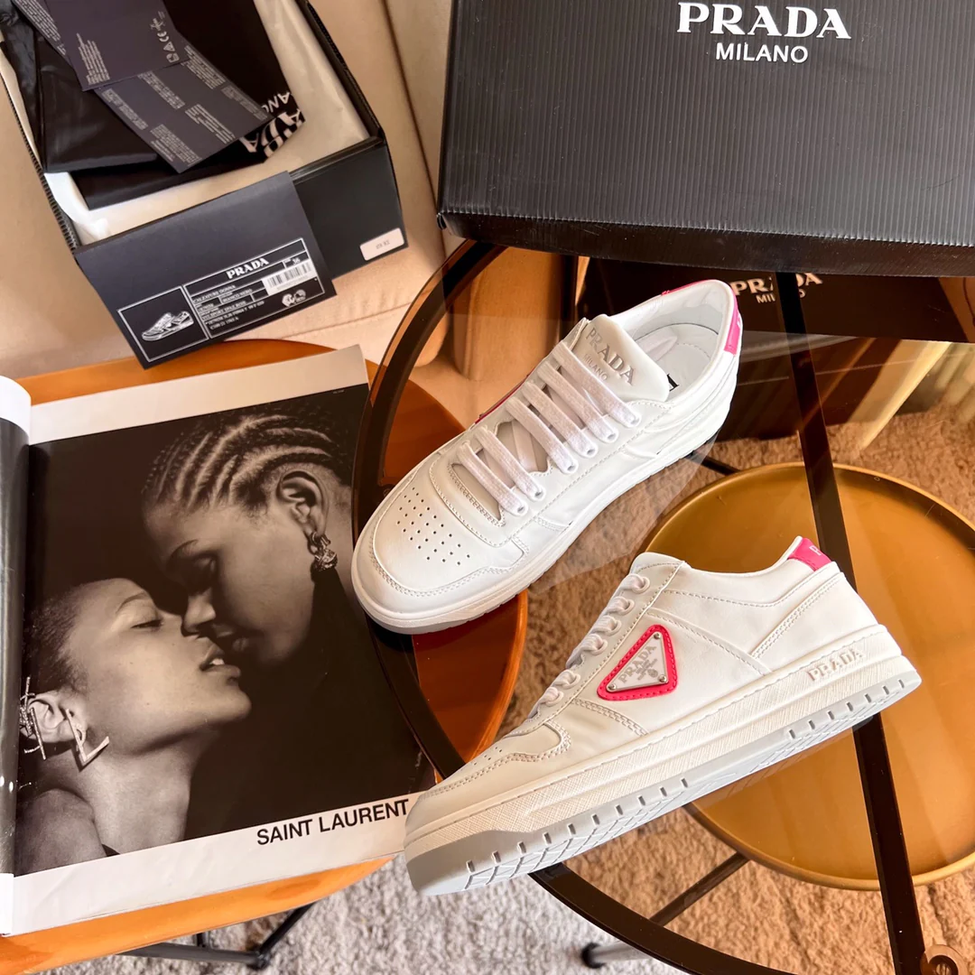 Обувь Prada - Prada - розовый логотип - белые кроссовки