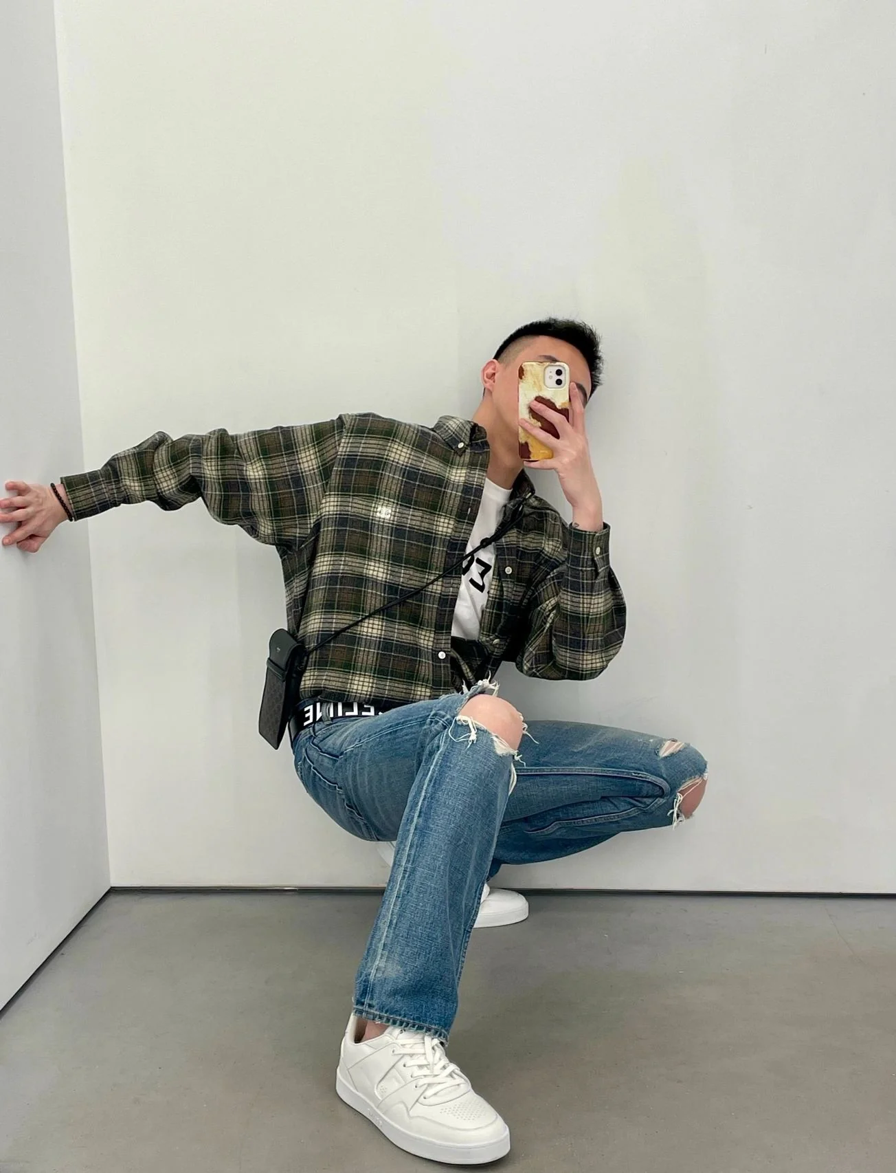 Новинка 2022 года от Celine - Белые кроссовки/Повседневная обувь - Унисекс - Черные - Фотографии людей в них