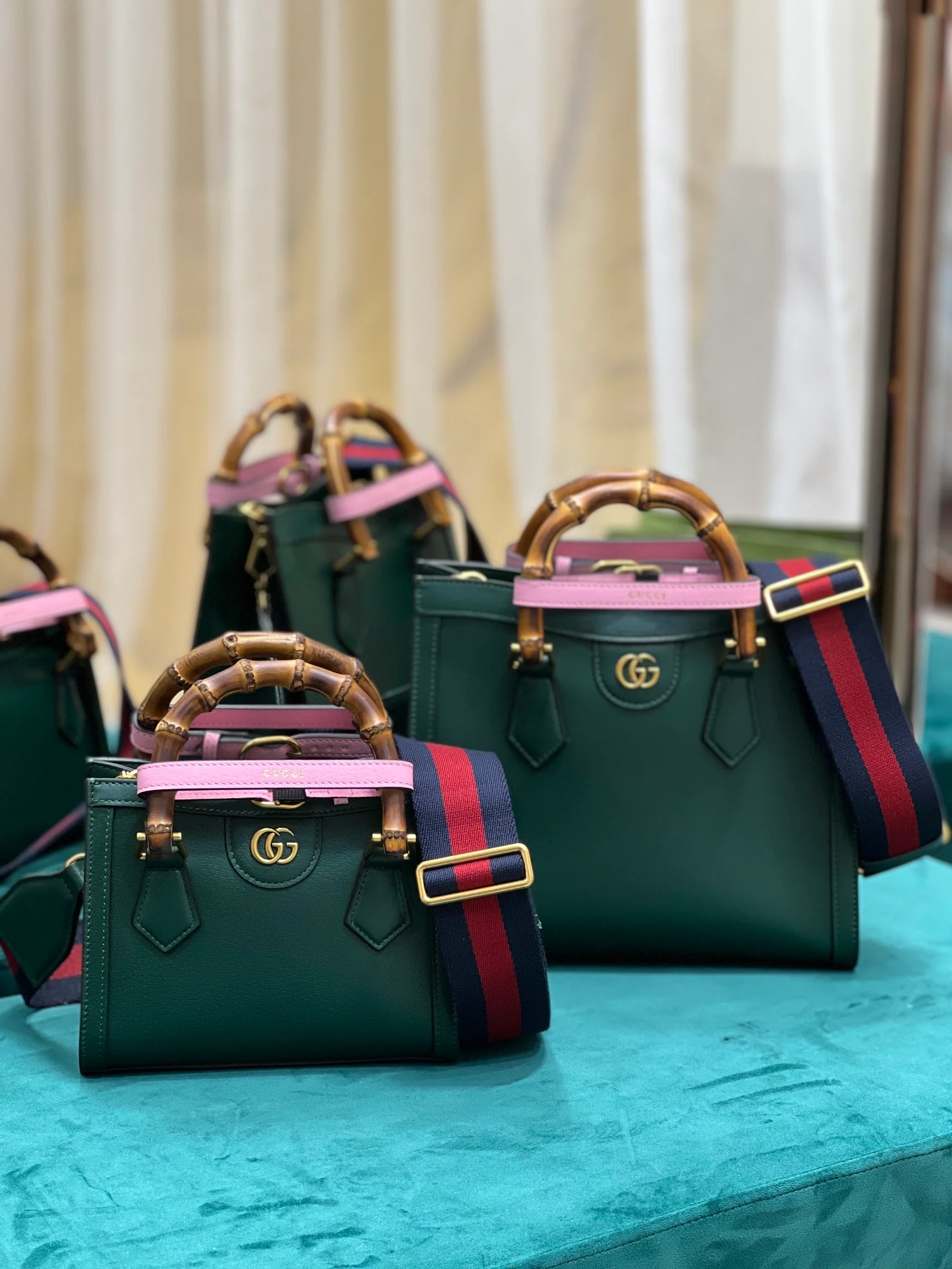 Изображение коллекции бамбуковых сумок Gucci