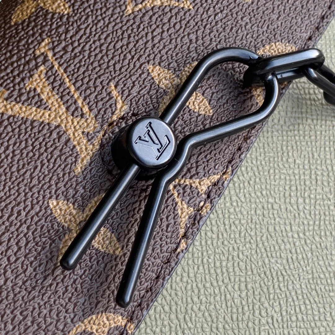 Клатч Pochette Voyage Steamer LV M30583 — темно-зеленый