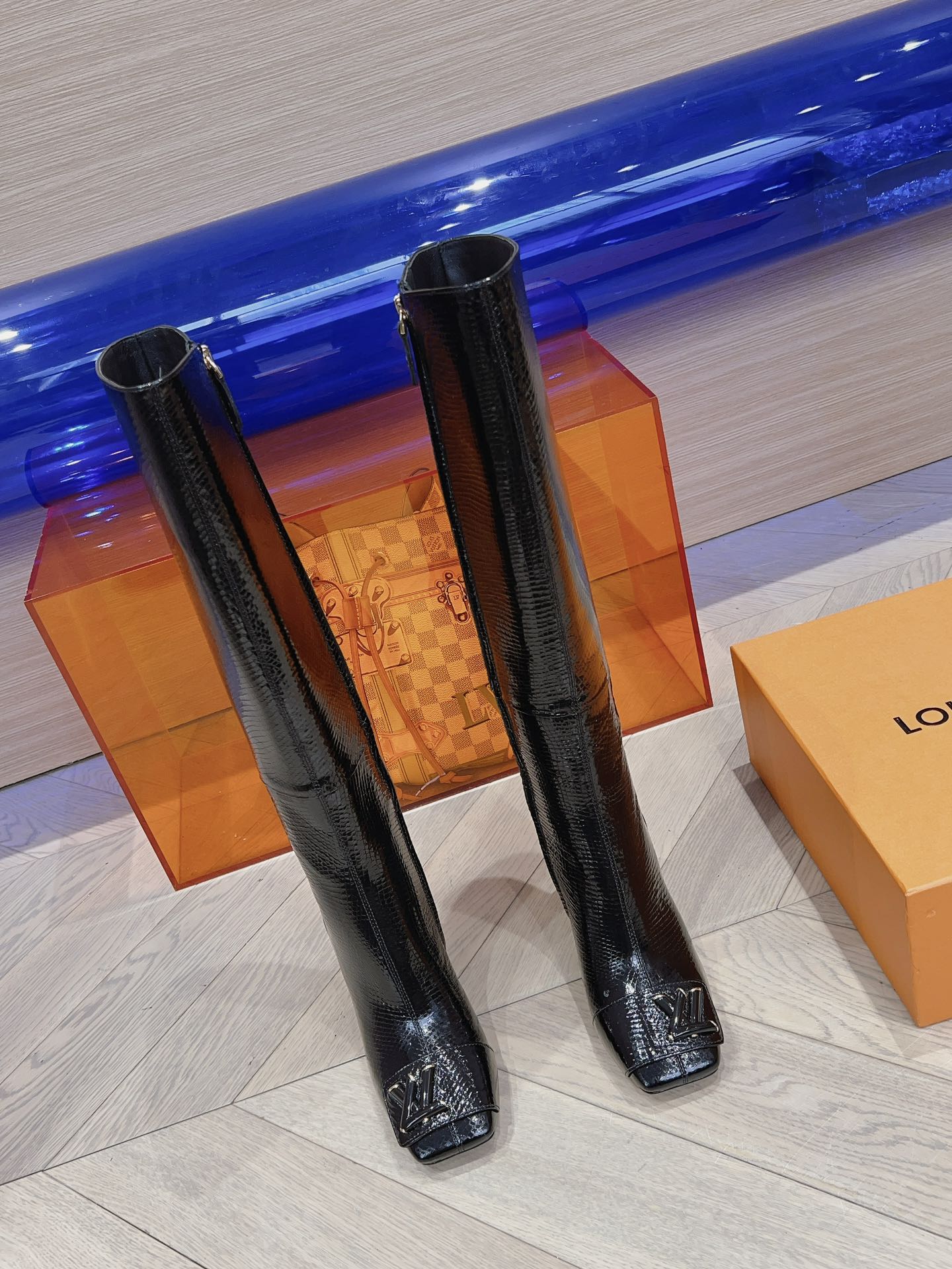 Новые поступления коллекции LV осень/зима 2023 — Ботинки с подиума — Массивные ботинки на высоком каблуке — Черные — 1