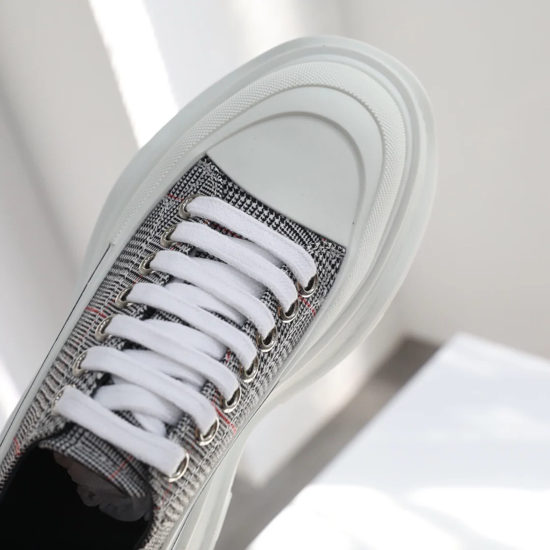 Ковшеобразные туфли на платформе от McQueen, унисекс, в клетку в стиле преппи.