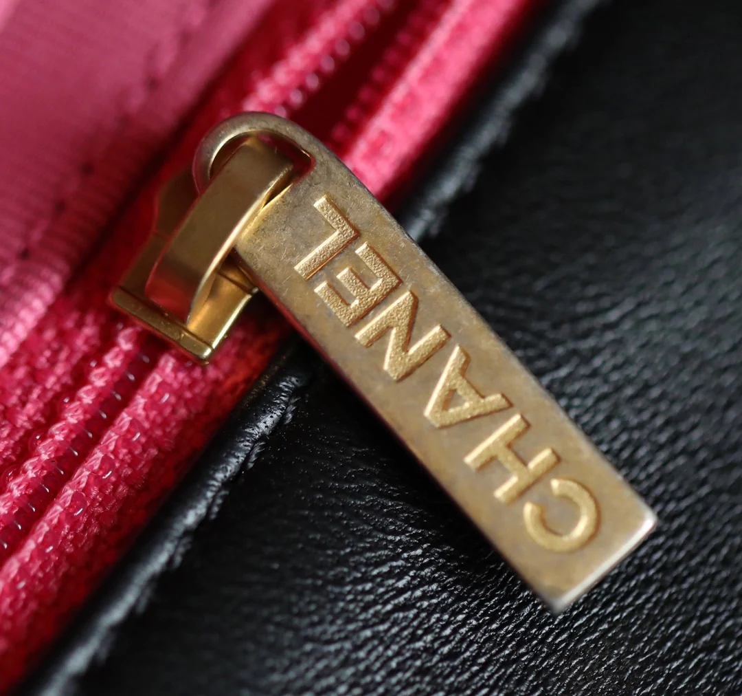 Сумка Chanel CF с клапаном и цепочкой с драгоценным камнем