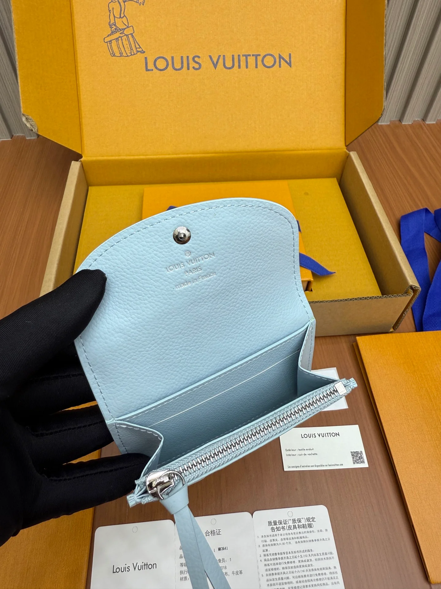 LV-m83641 - Цельностальной кошелек - Светло-голубой