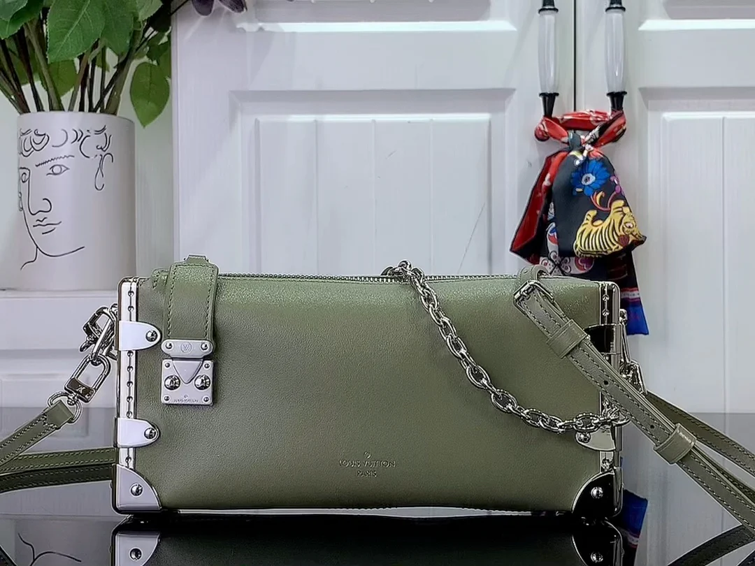 m25445-LV-slim-side-trunk chain bag-black green