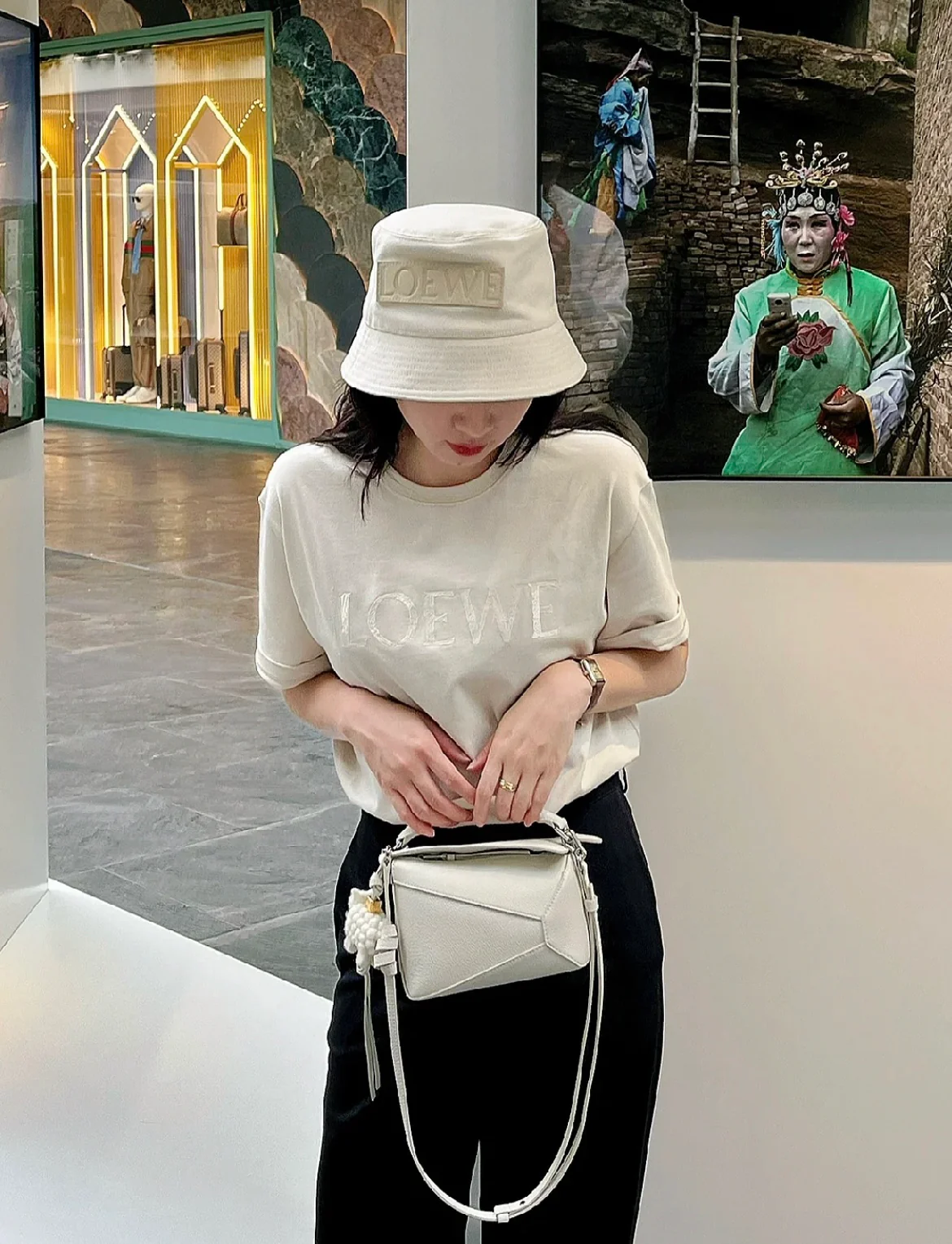 Мини-юбка Loewe Puzzle из натуральной кожи белого цвета.