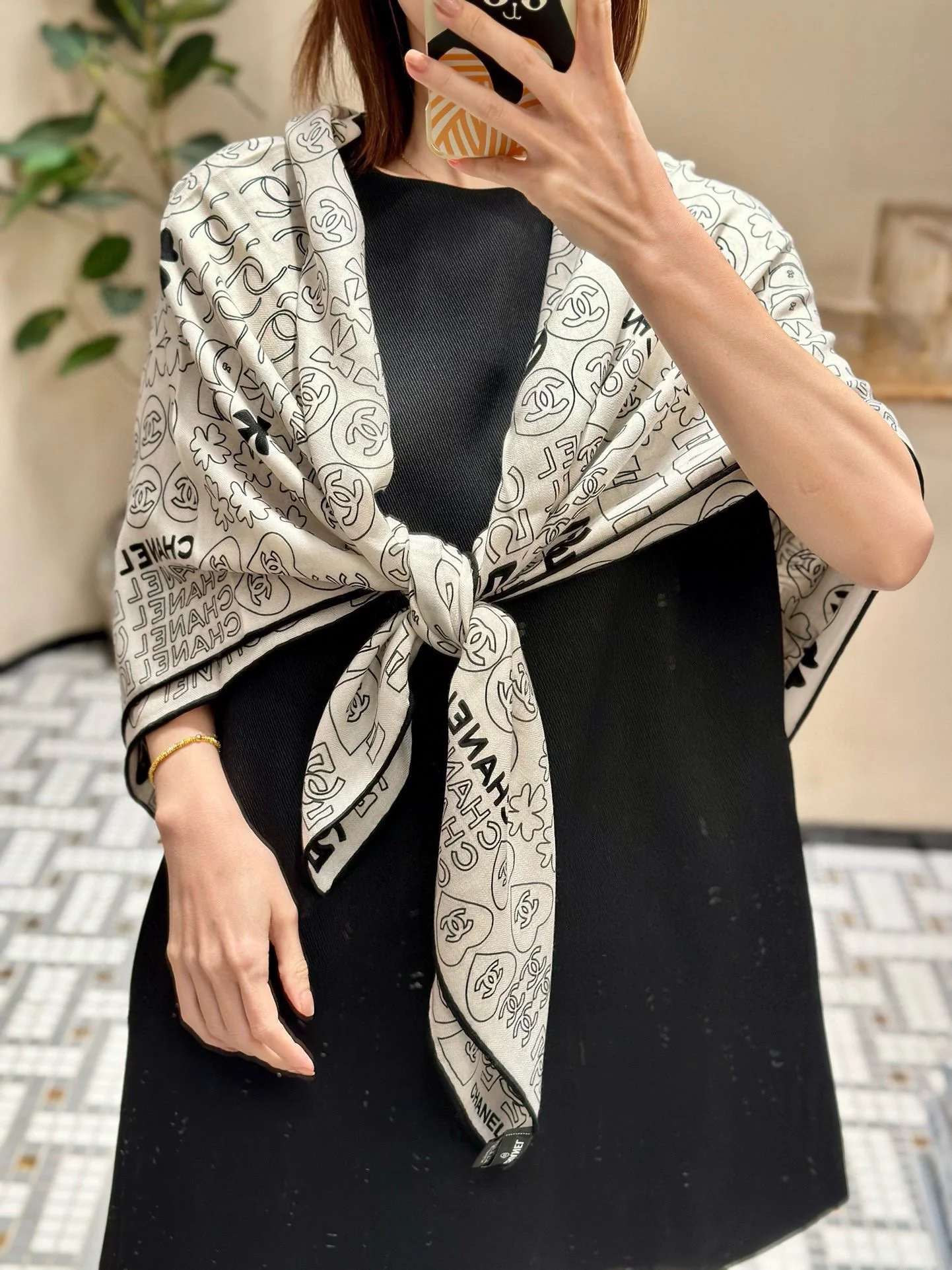 Стеганый бархатный шарф Chanel 2024 года - 140 см - белый