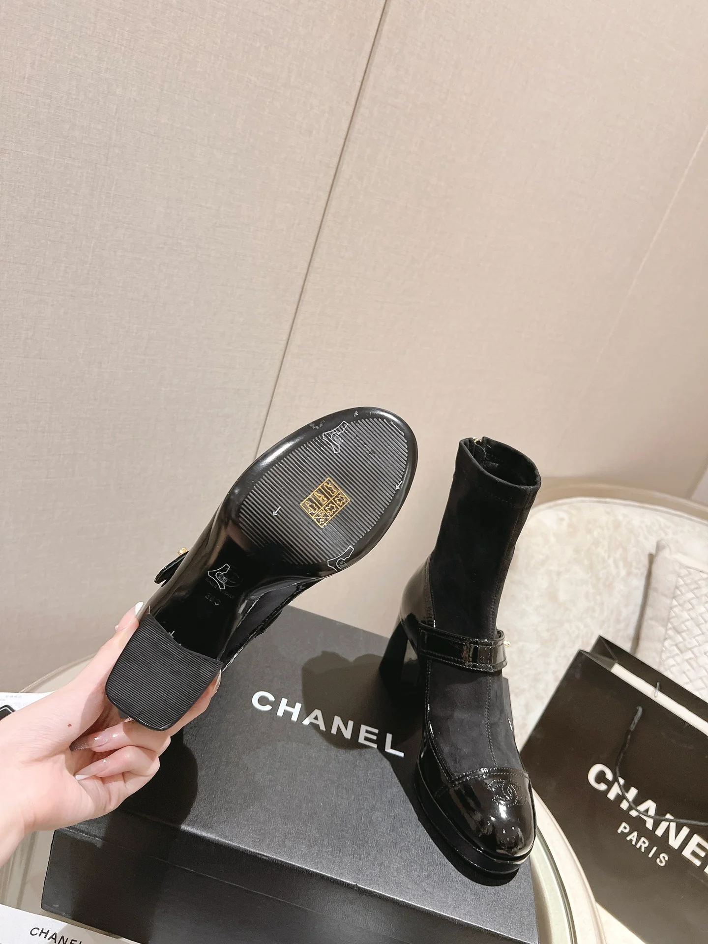 Унисекс лоферы Chanel в стиле показа на парижском подиуме, черные.