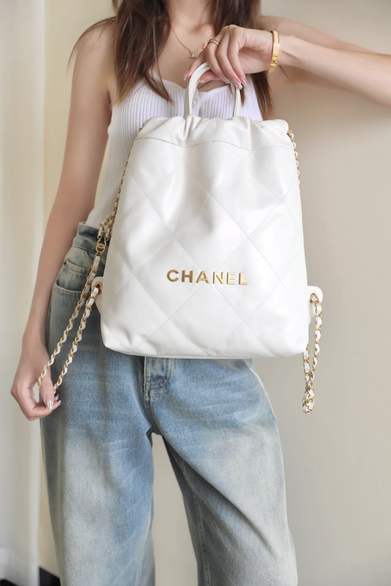 Chanel - Новый маленький рюкзак - Белый с золотой фурнитурой