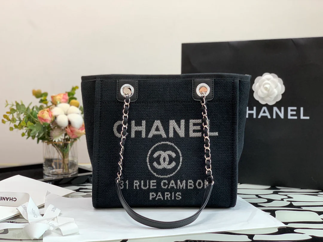 Пляжная сумка Chanel из коллекции осень/зима 2022 — черная — маленькая