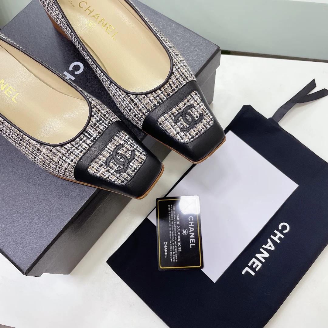 Chanel - Туфли на низком каблуке - Серия 