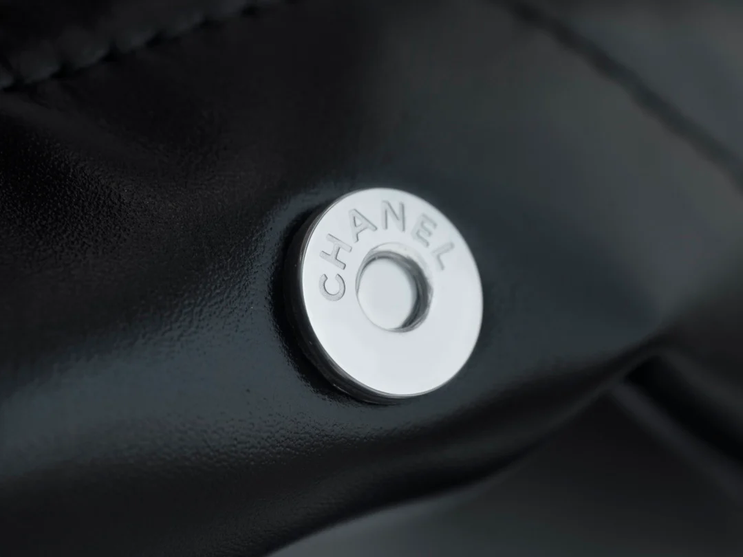 Сумка Chanel 22p 22bag, маленькая, черная, с серебряной пряжкой - 1 шт.