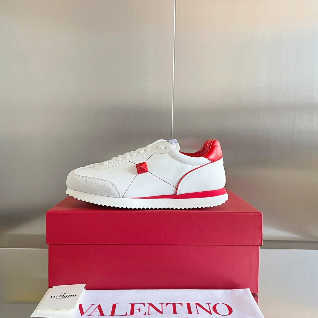 Спортивные повседневные туфли Valentino с заклепками — парный стиль — красная отделка