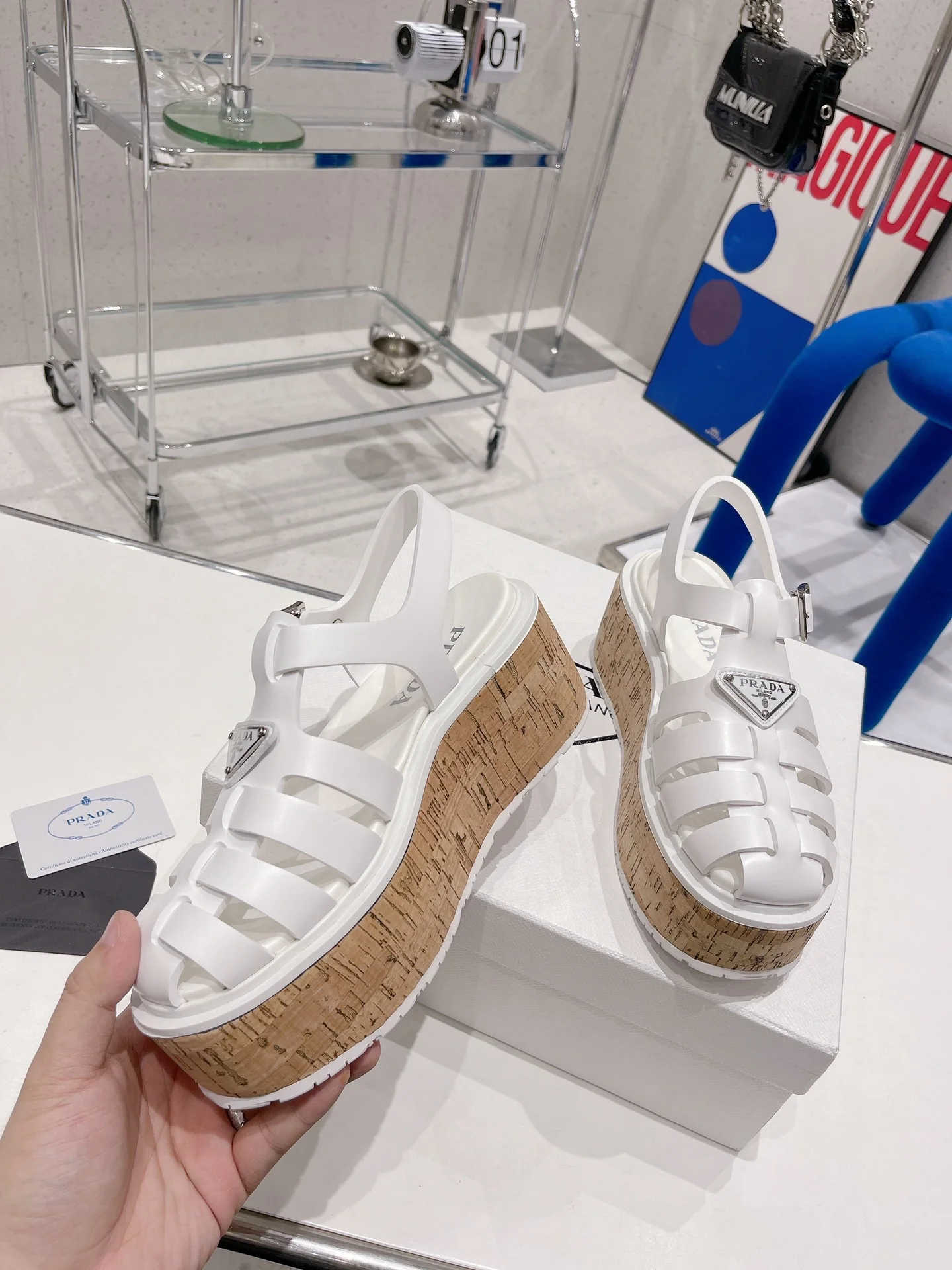 Новинка лета 2022 от Prada - Римские плетеные сандалии на платформе - Резиновые сандалии