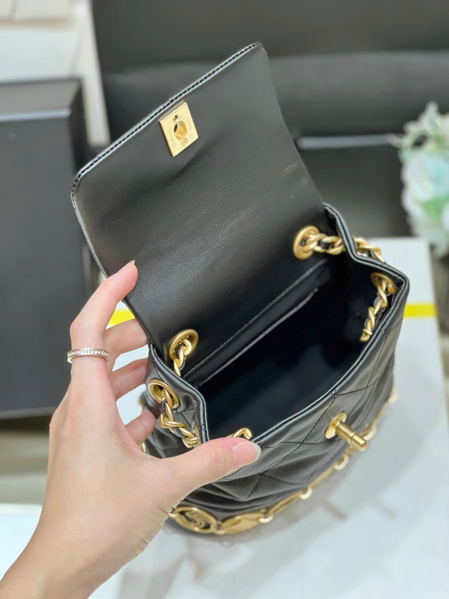 Рюкзак Chanel из коллекции осень/зима 2023 — телячья кожа — черный