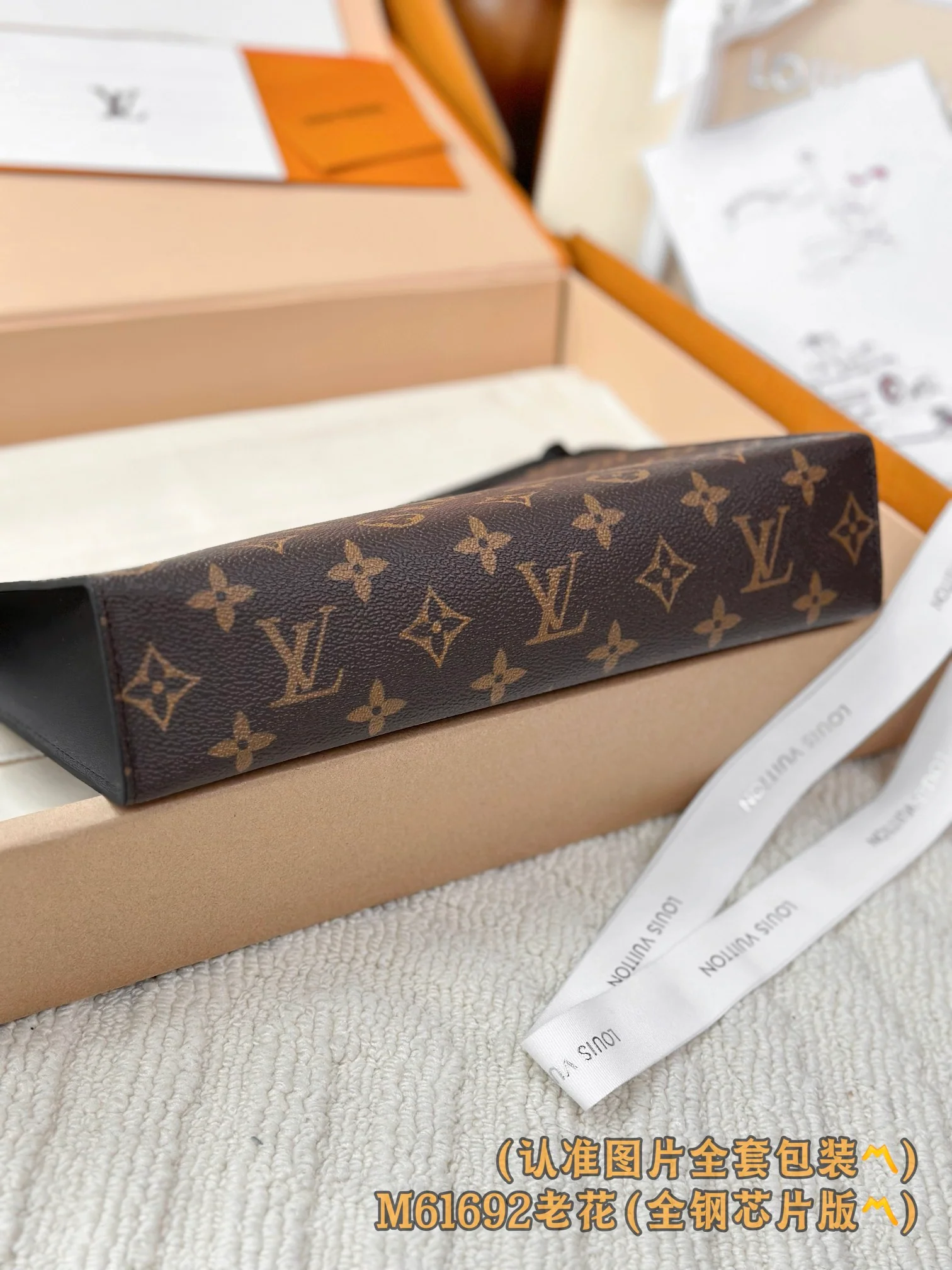 LV-m61692-pochette-voyage средняя сумка-классическая монограмма