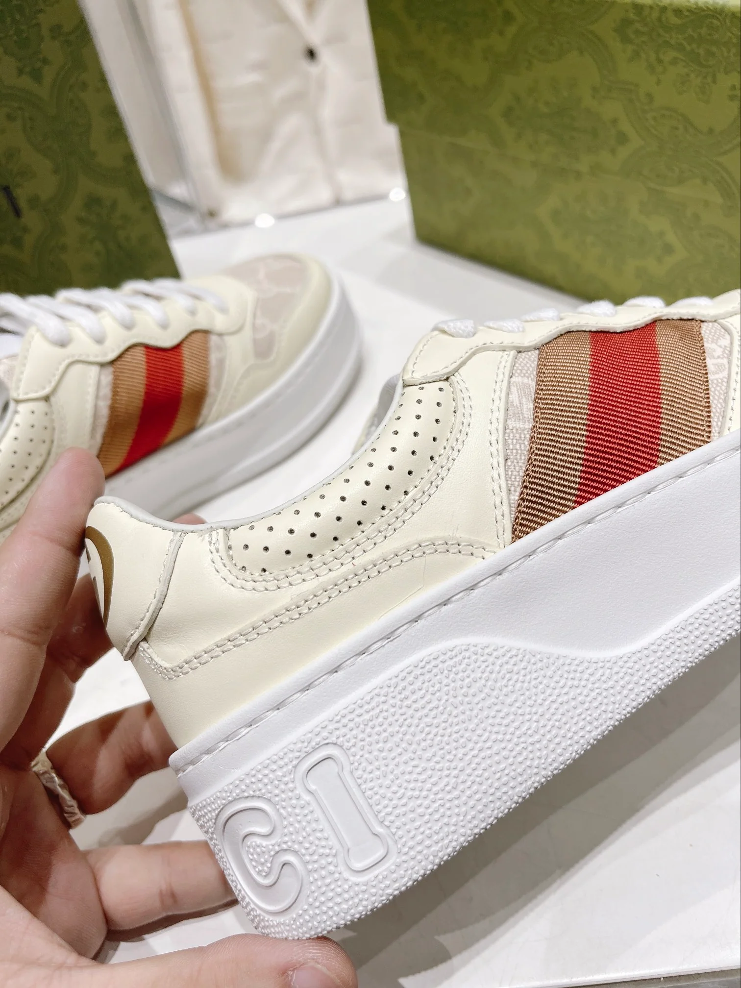 Кроссовки Gucci Chunky B Series на платформе - унисекс - белые