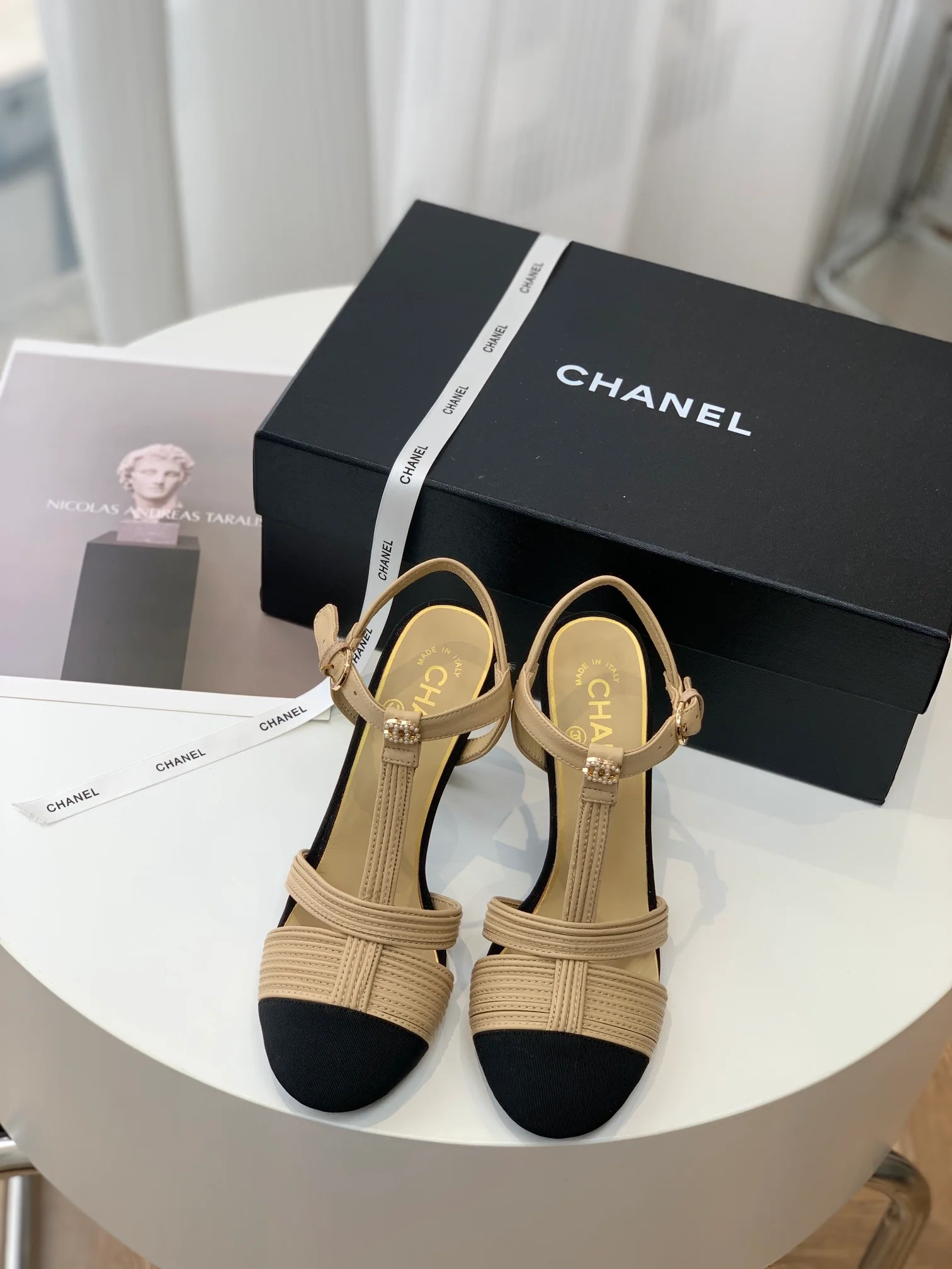 Новинка 2023 года от Chanel - Туфли на каблуке с плетеным ремешком из овечьей кожи - 7 см - Абрикосовый цвет