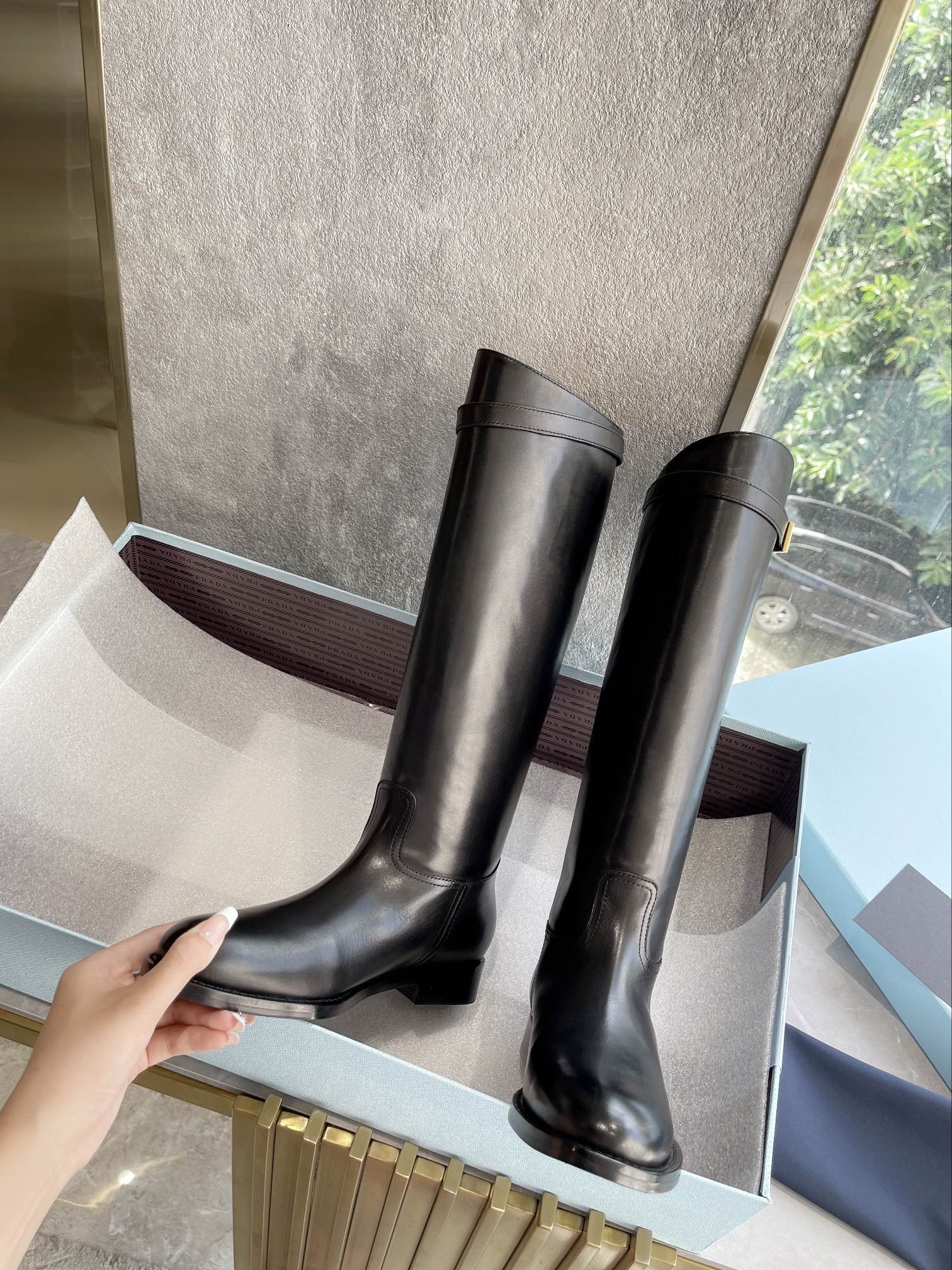 Новинки Prada весна/лето 2022 - Классические сапоги для верховой езды - Высокие сапоги