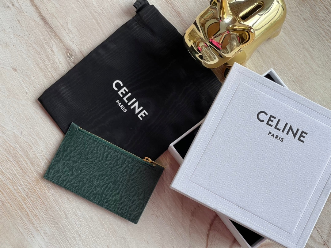 Кардхолдер Celine из зернистой телячьей кожи с застежкой-молнией — темно-зеленый