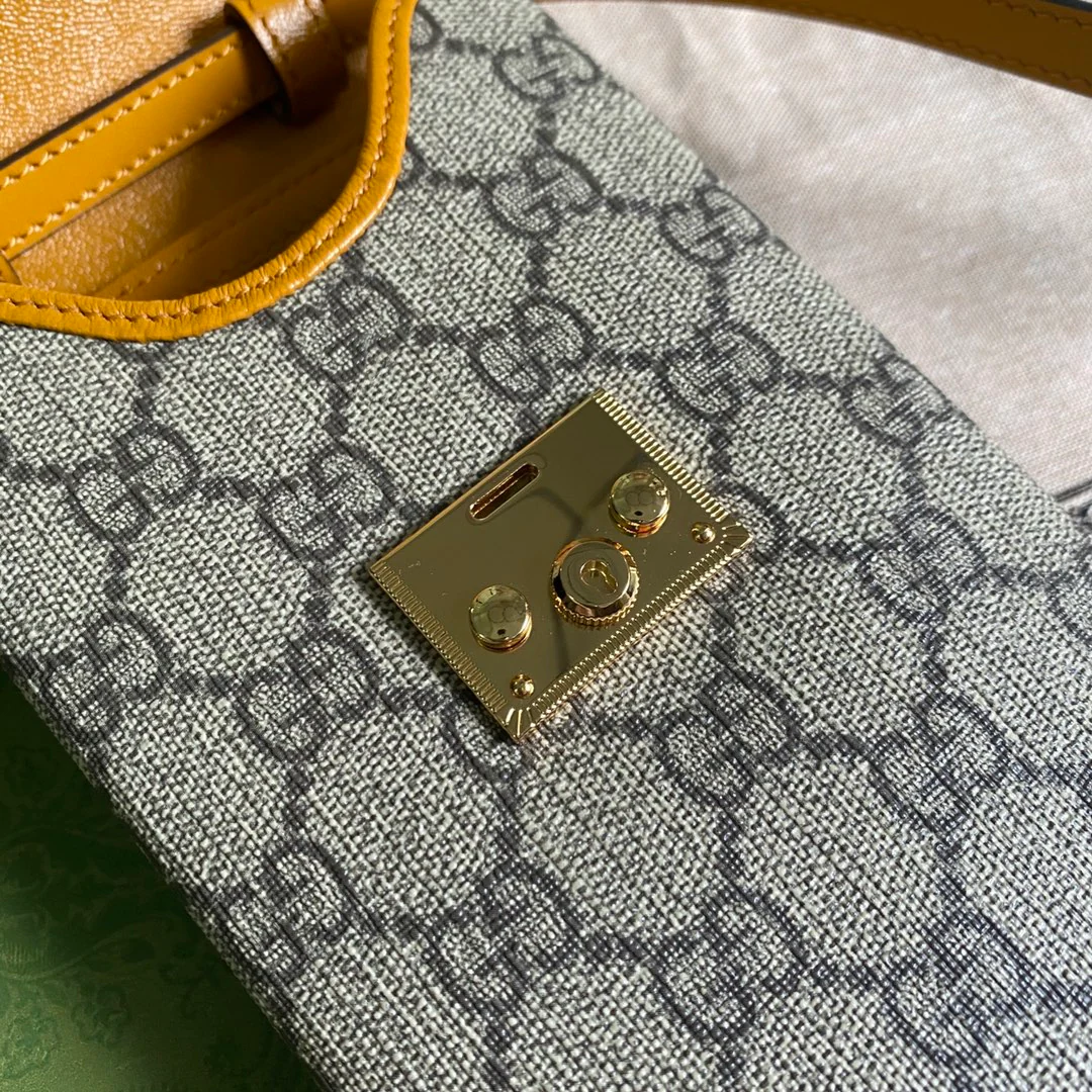 Сумка для телефона Gucci с цепочкой и замком