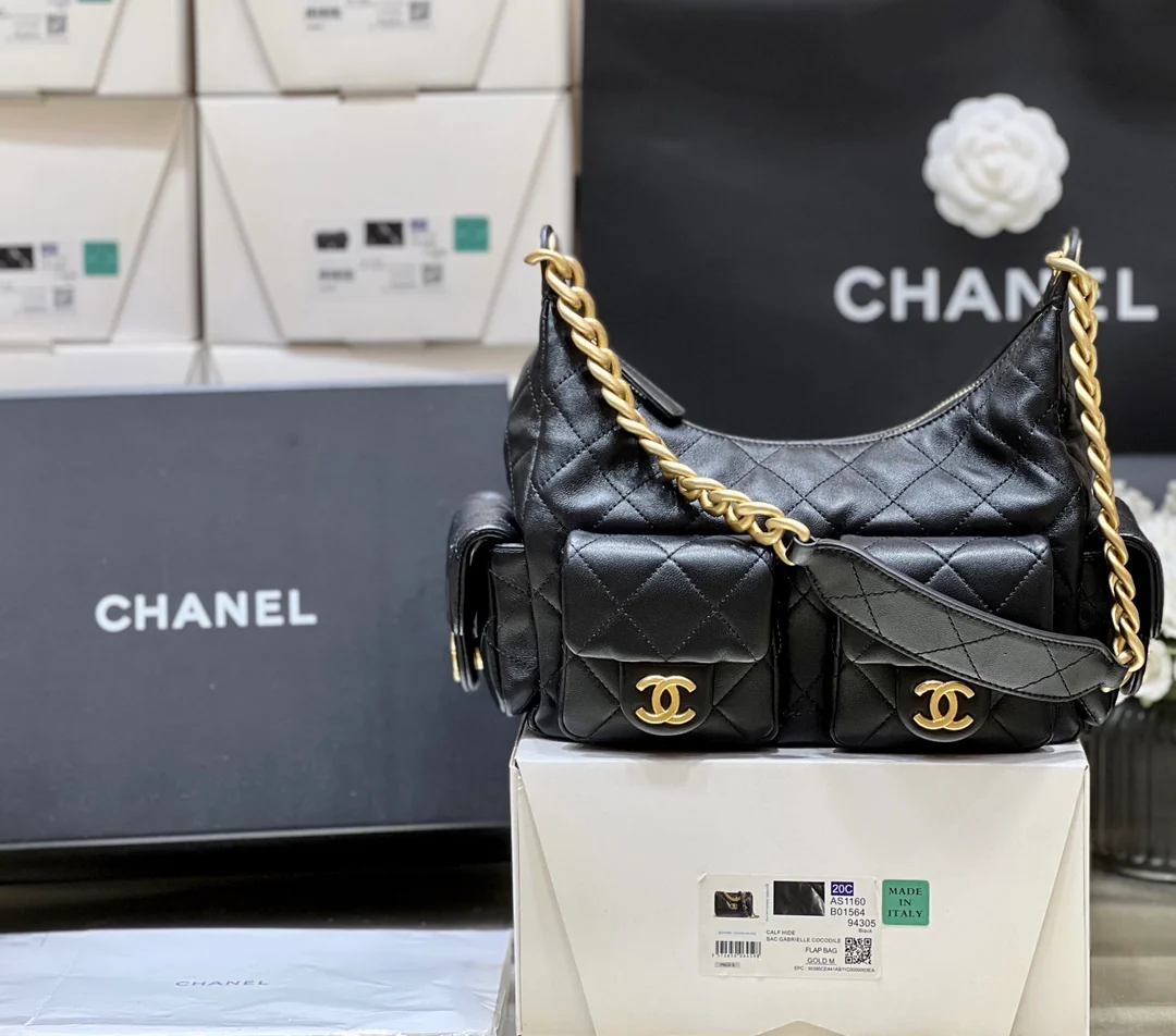 Маленькая джинсовая сумка Chanel 25c в стиле хиппи - черная.