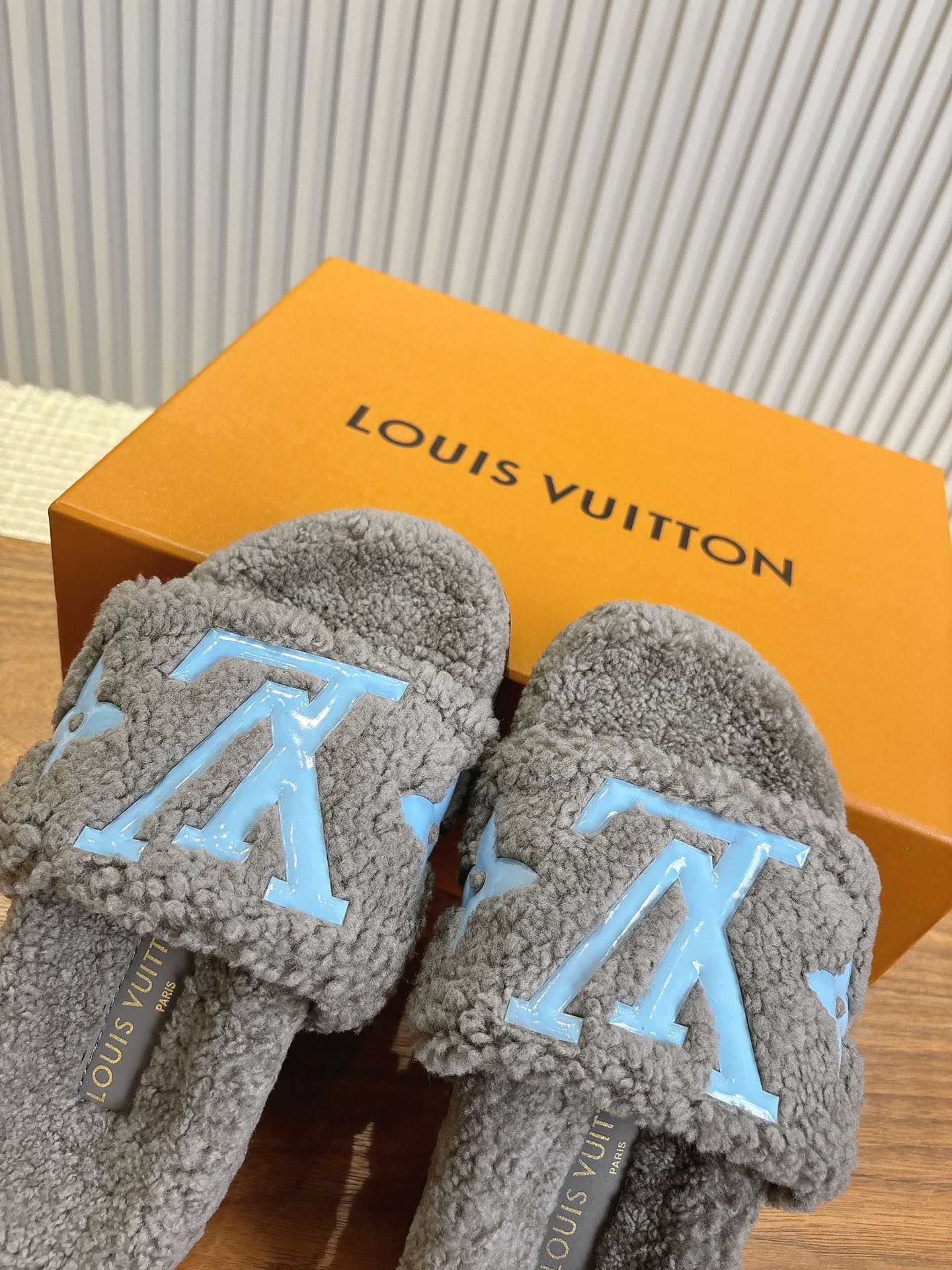 LV-2024 Шерстяные тапочки - Серые