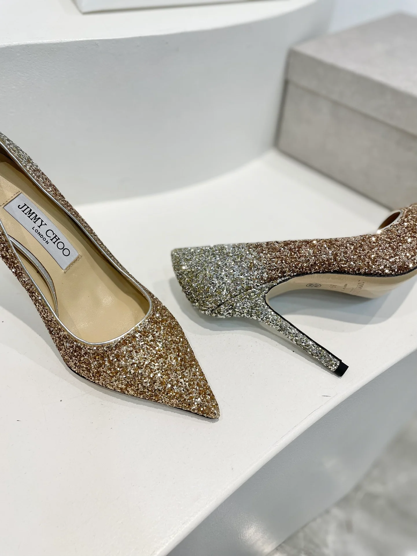 Туфли на шпильке с острым носком Jimmy - золотисто-серебристые