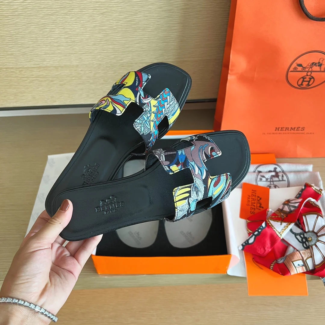 Сандалии Hermes-h на плоской подошве