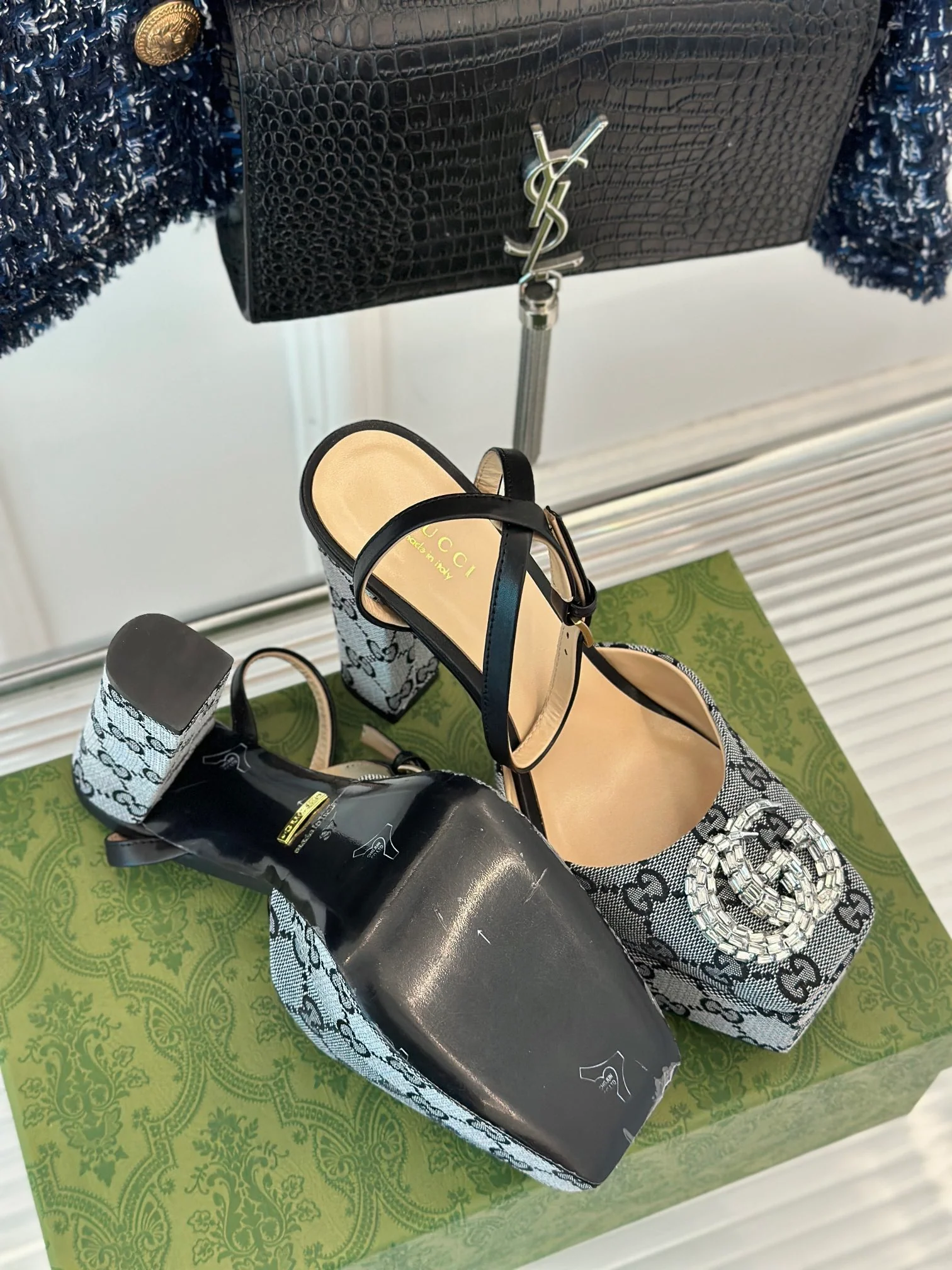 Босоножки на высоком каблуке Gucci 2024 — серые