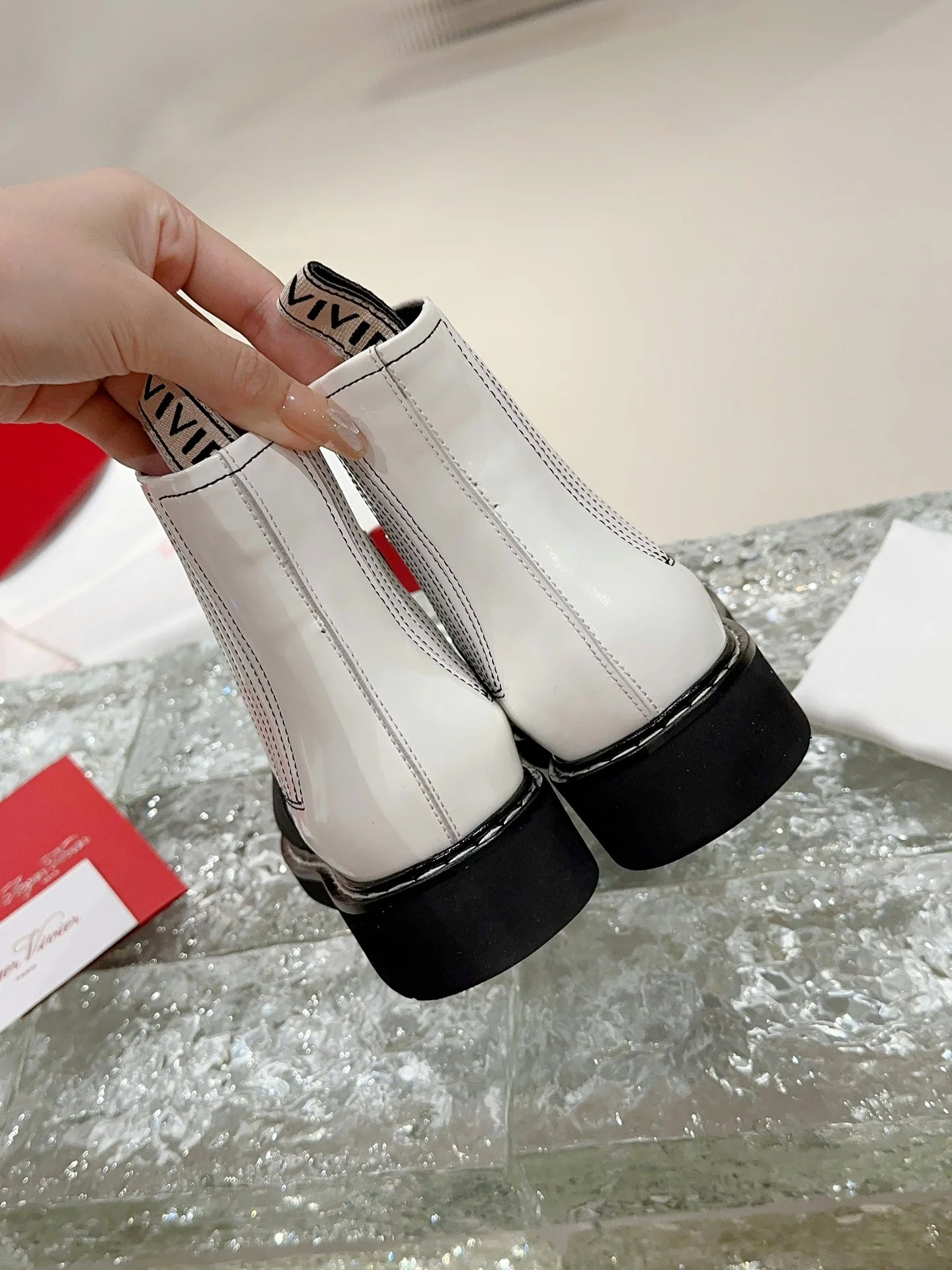 Ботильоны с квадратным носком и пряжкой - 2024 - Ботильоны с металлической пряжкой - Белые