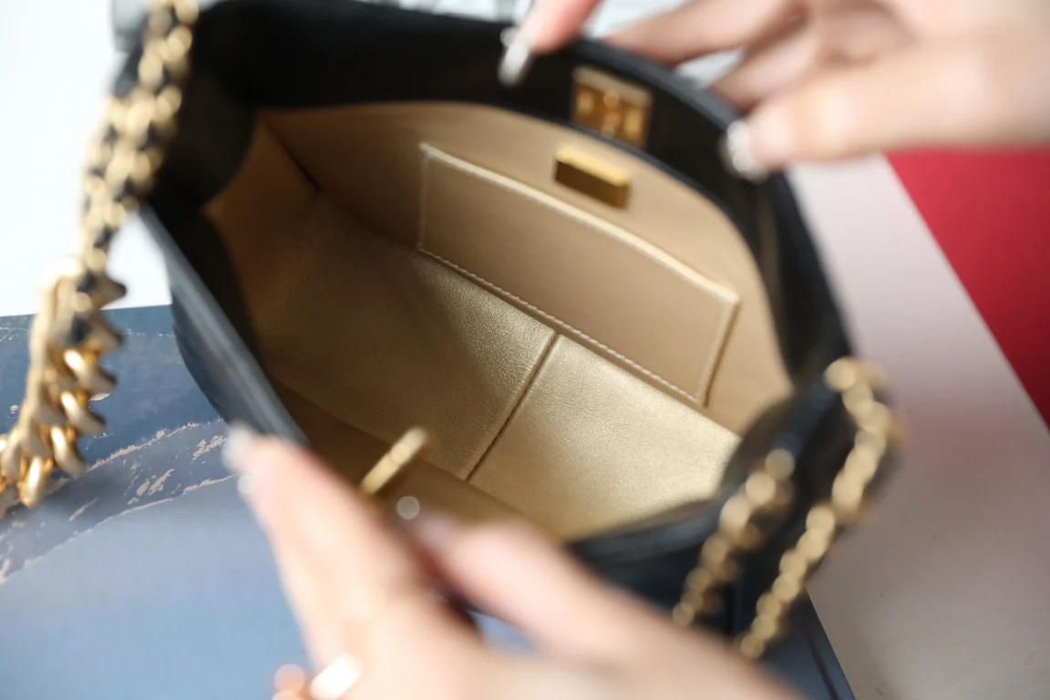 Коллекция Chanel Весна/Лето 2022 - Сумка-хобо