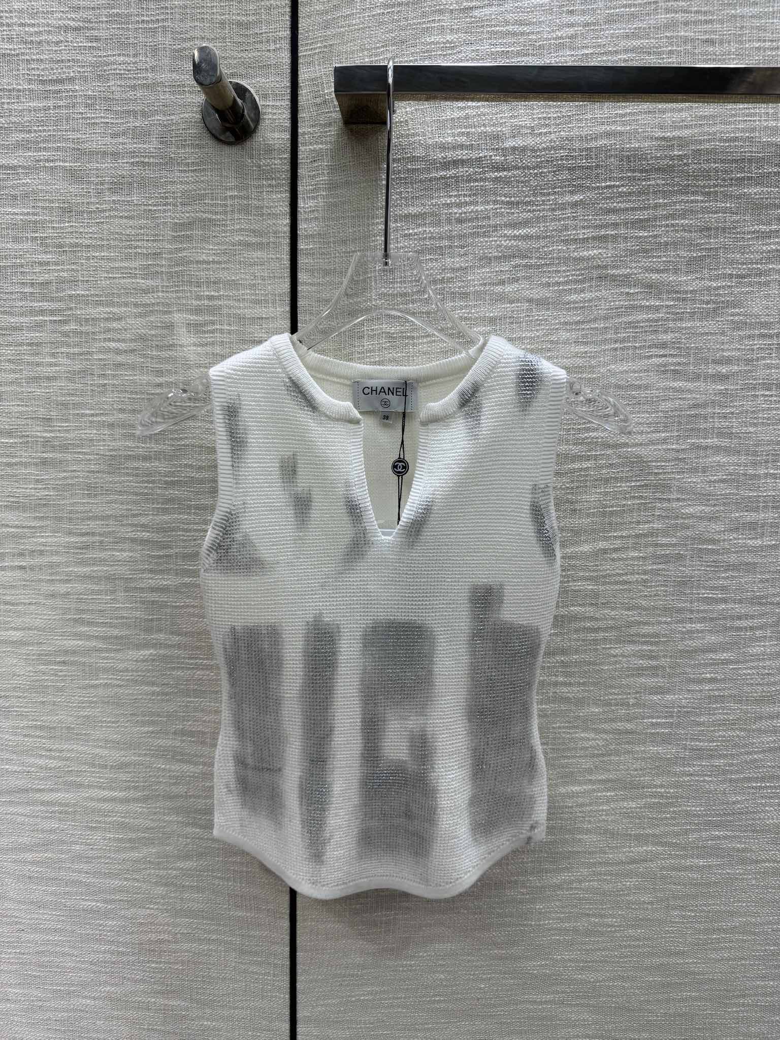 Вязаный жилет Chanel 2403 Graffiti с V-образным вырезом