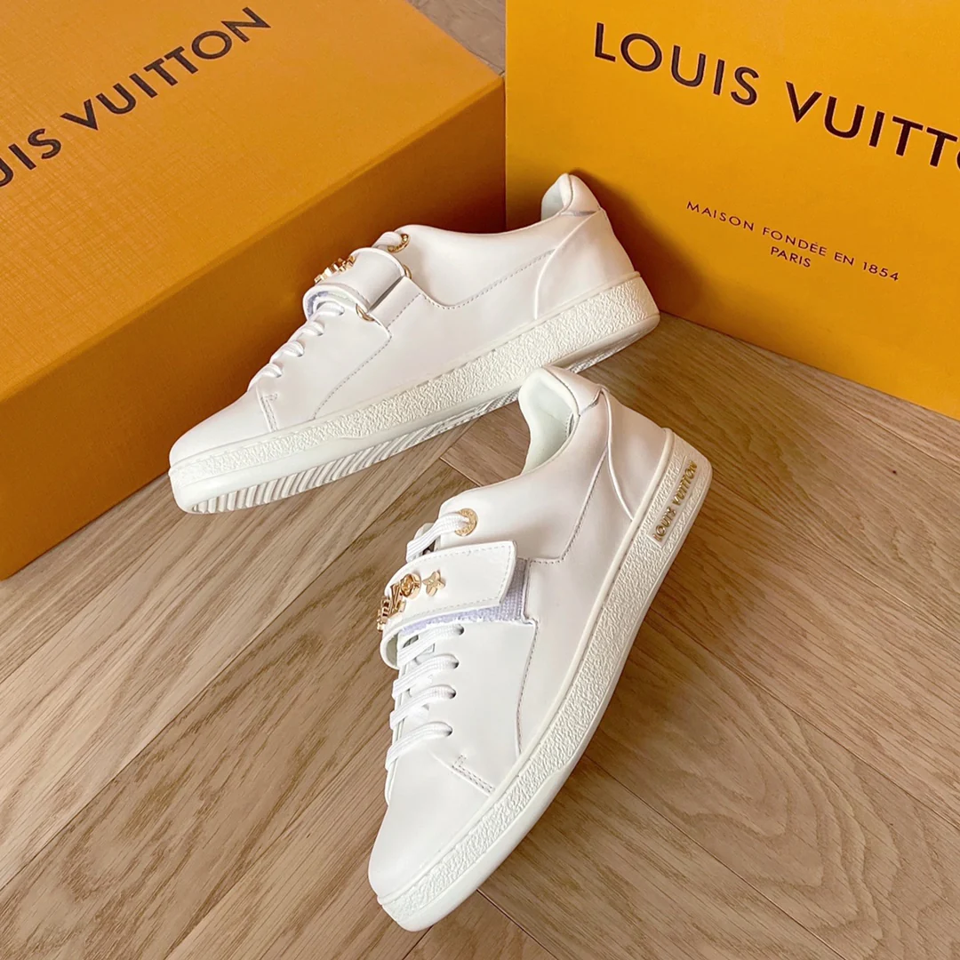 Обувь LV - белые кроссовки LV