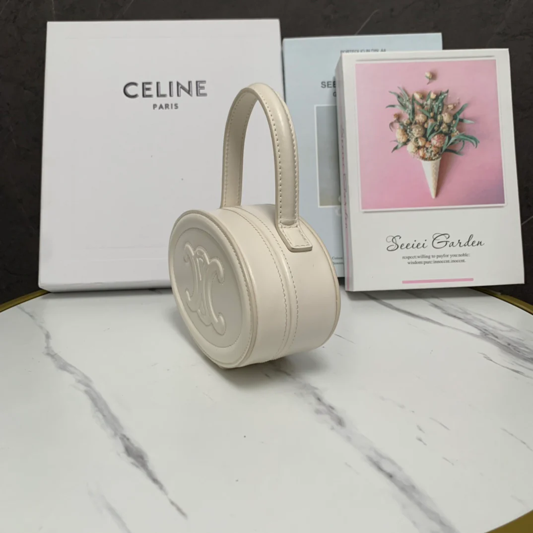Мини-сумочка Celine в форме лунного пирога, белая.