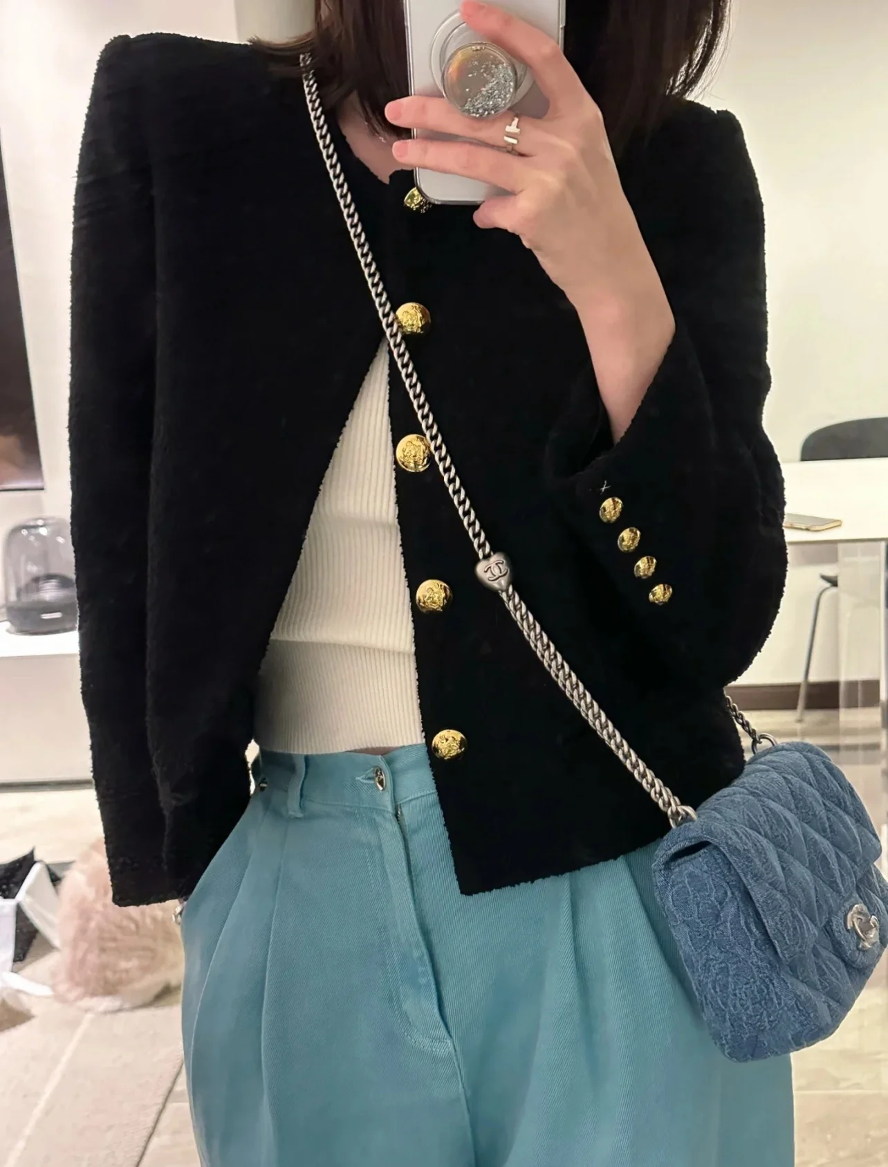 Коллекция Chanel Весна/Лето 2023 - Пряжка в виде сердца с камелией из денима - Квадратная - Светло-голубая серебристая пряжка - 19 см - 1