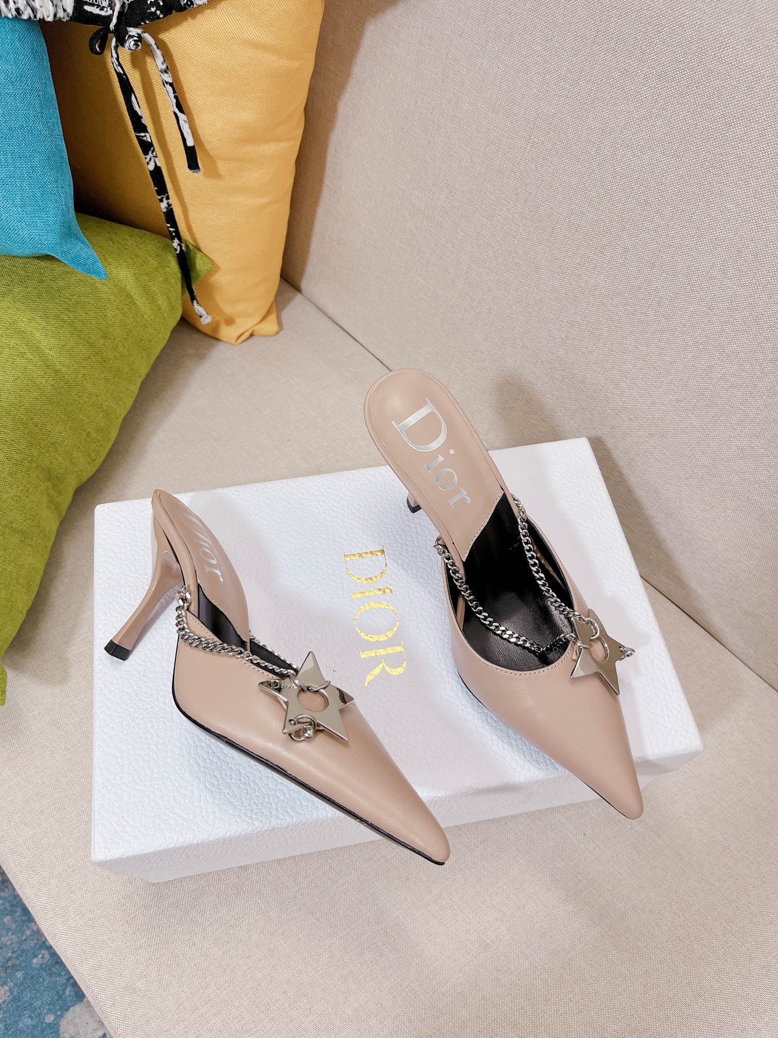 Dior - Коллекция Fashion Punk - Сандалии с острым носком - Абрикосовый цвет