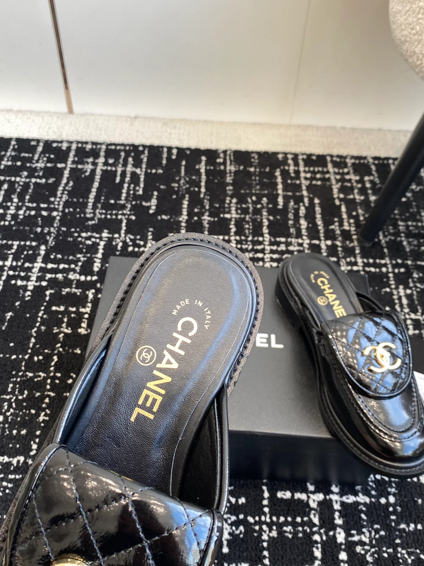 Туфли-слипоны Chanel 2024 Retro - черные