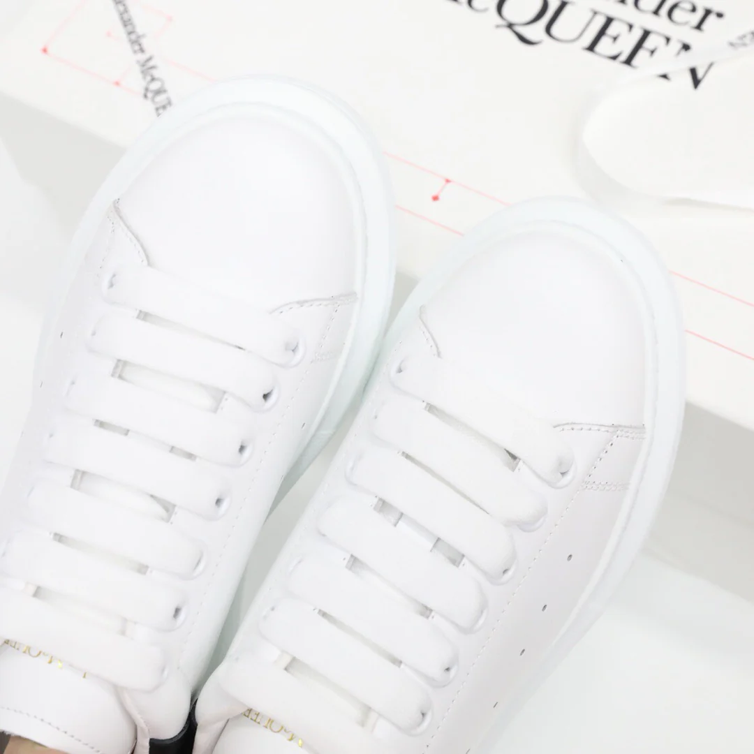 McQueen - Классические белые кроссовки - Черные