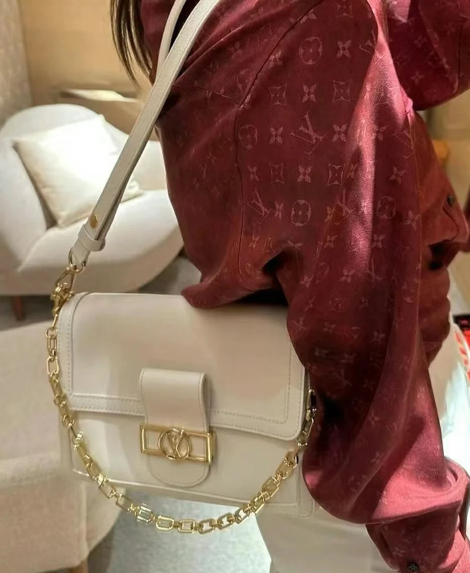 m25209-LV-dauphine-soft crossbody bag-white