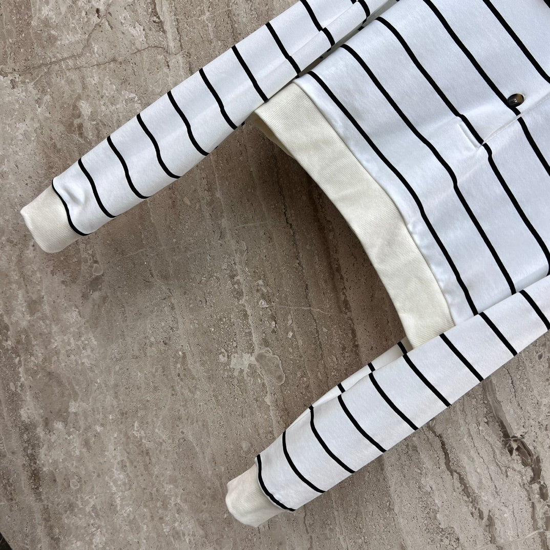 Miu Miu - 2404 - Комплект из хлопковой полосатой рубашки-поло и шорт.