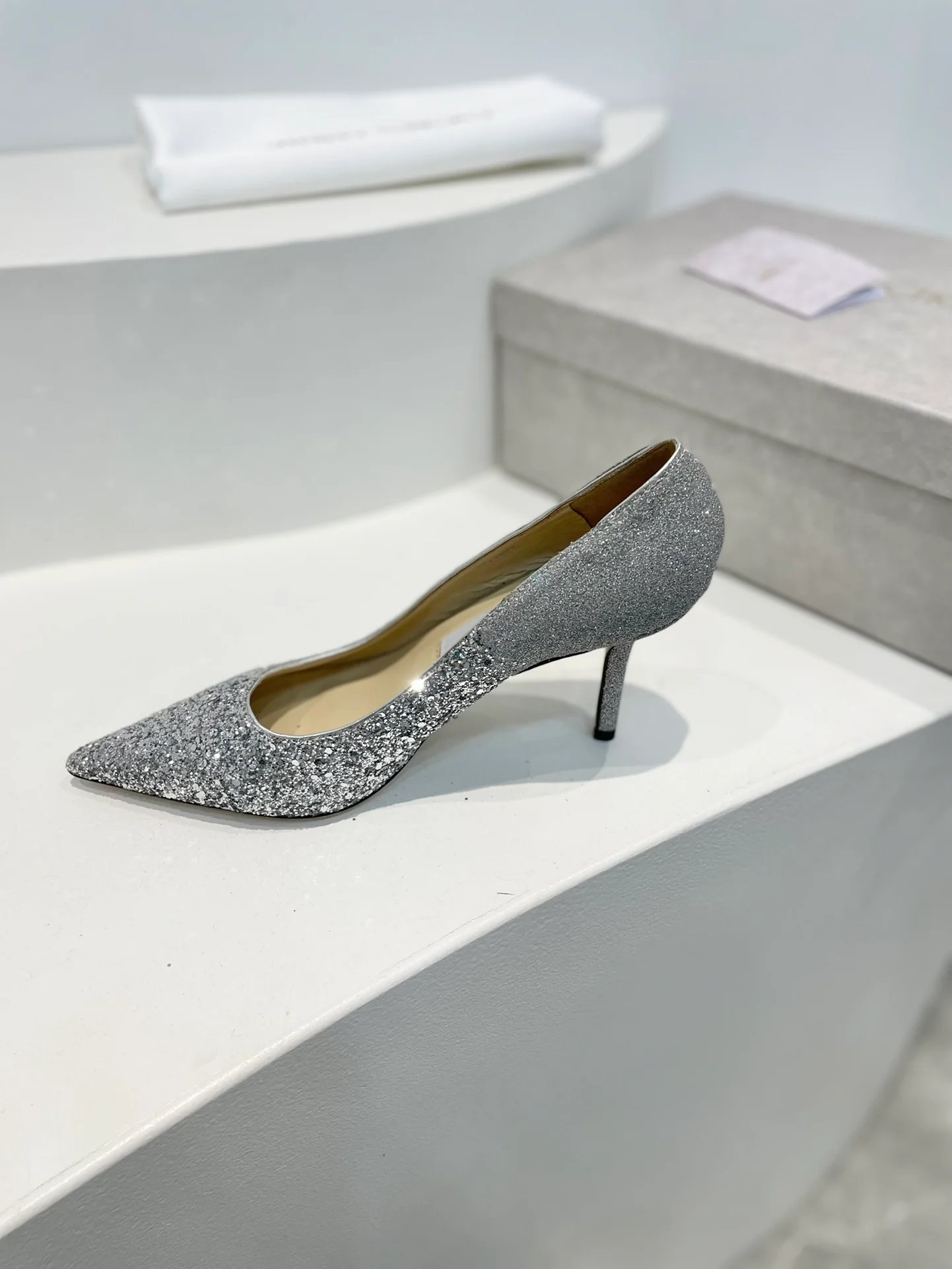 Туфли-лодочки Jimmy с острым носком на шпильке - серебристые